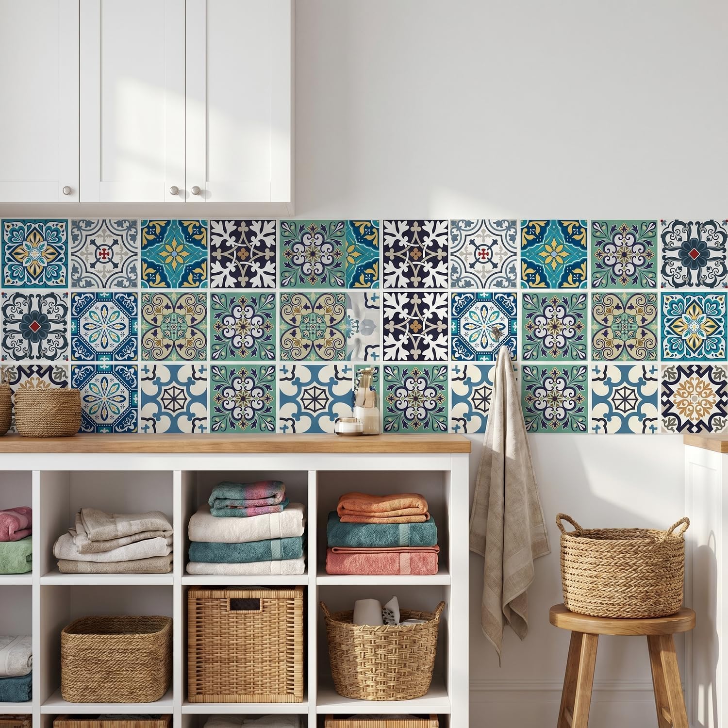 Self-Adhesive Peel and Stick Wall Stickers / 4 x 4 / Set of 30