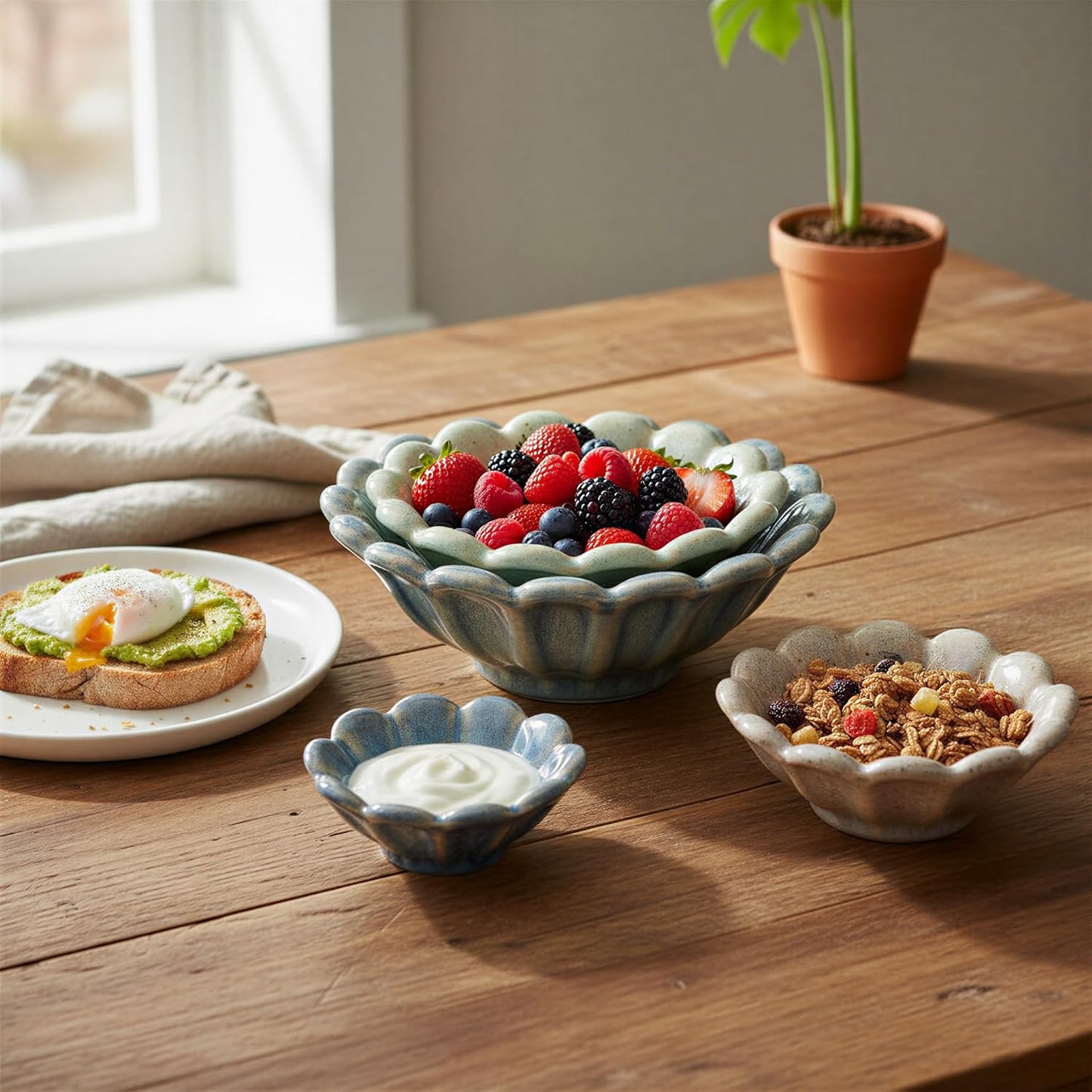4-Piece Stoneware Flower Shaped Bowl Set in Reactive Glaze / Pastel Tones