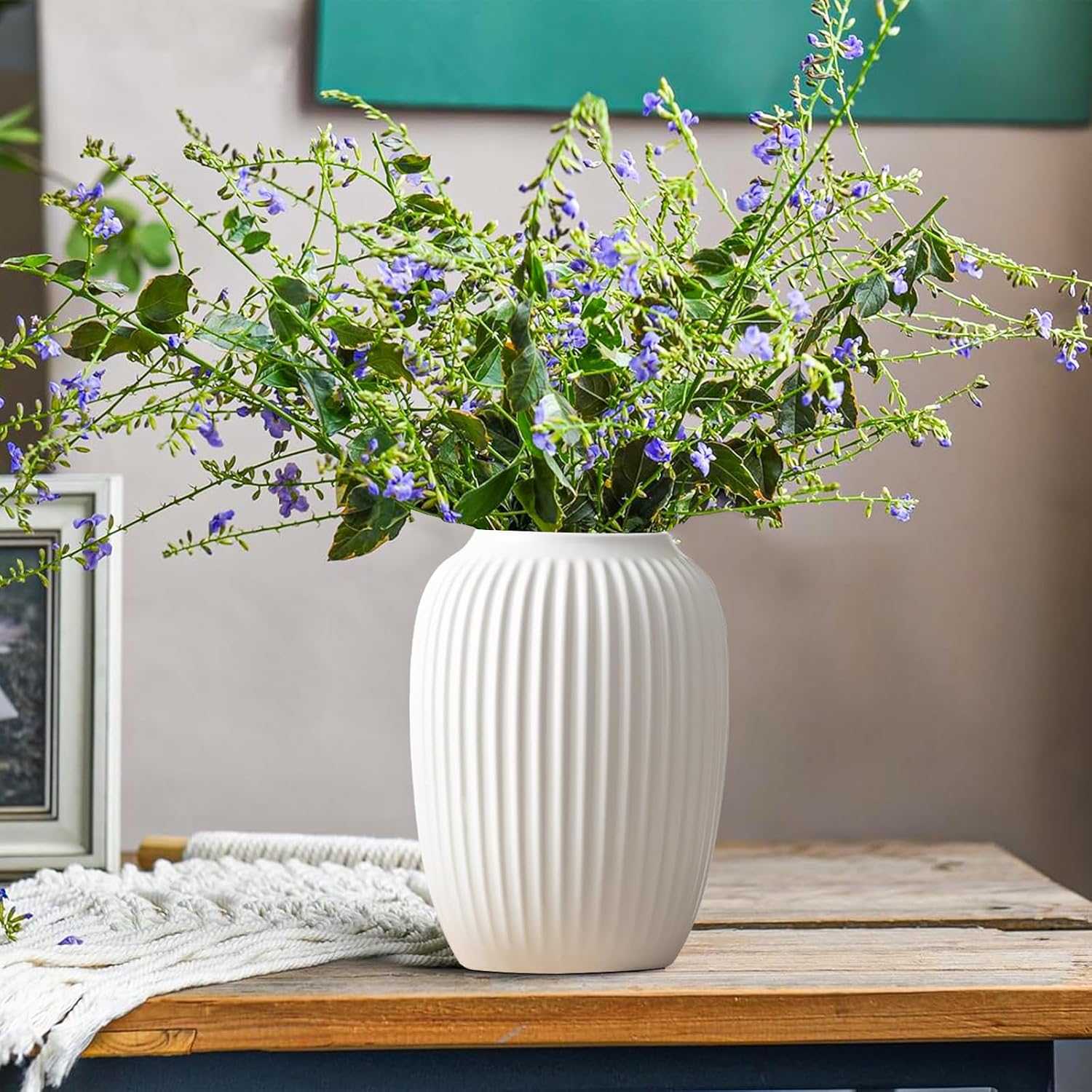 White Ceramic Vase for Modern Home Decor / White-b / Small