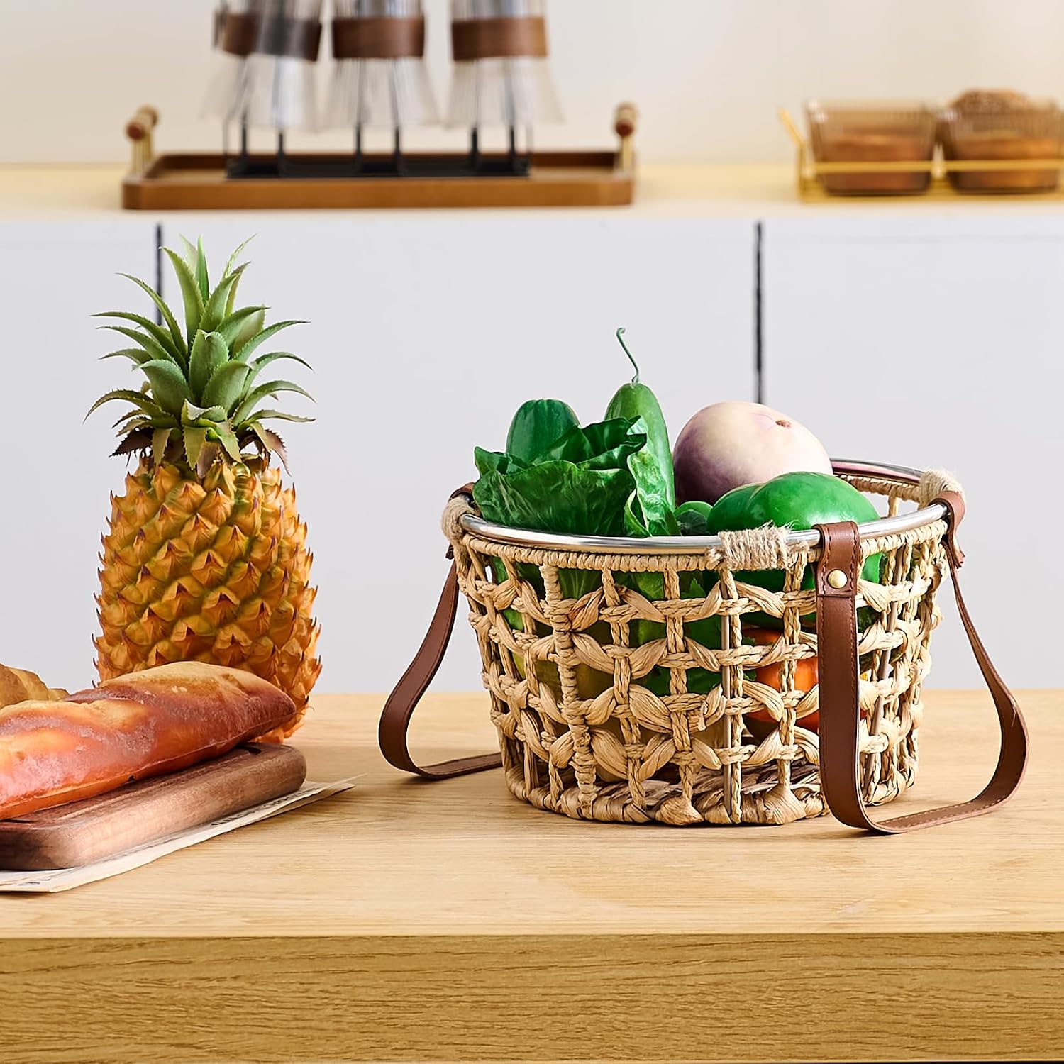 Farmhouse Wicker Egg Basket for Collecting Fresh Eggs / Round-water Hyacinth / Brown
