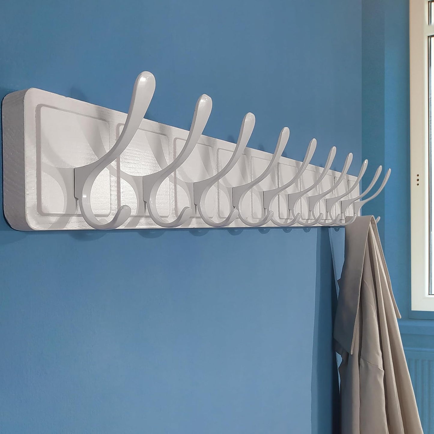 SKOLOO Scandi-Style Wooden Carved-Block Coat Hook, Wall Coat Hanger with 10 Hooks for Hanging Clothing, Hats, Scarves