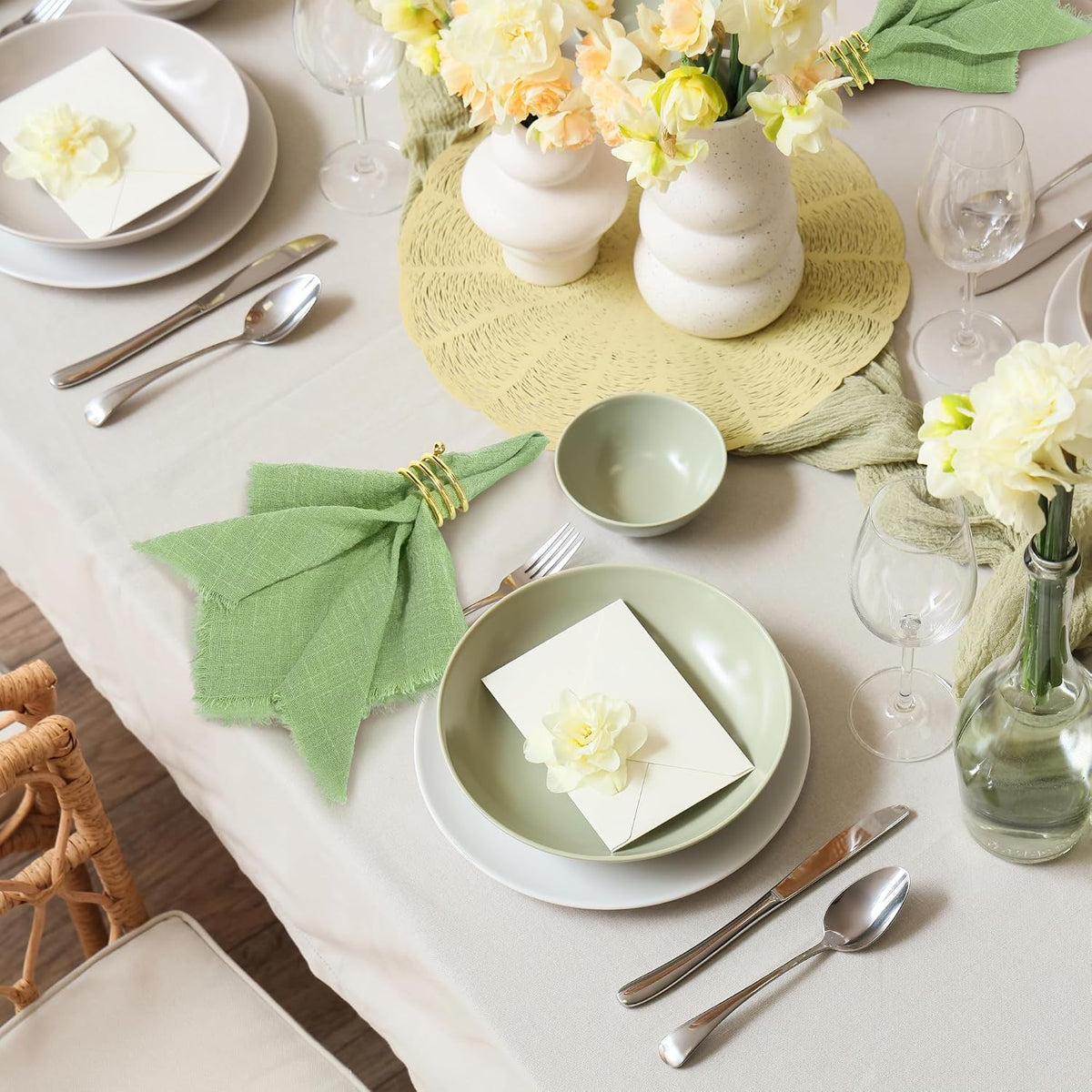 TURSTIN 24 Pieces Cotton Linen Cloth Napkin Handmade Cloth Napkin with Fringe 17 x 17 Inch Soft Cloth Dinner Wedding