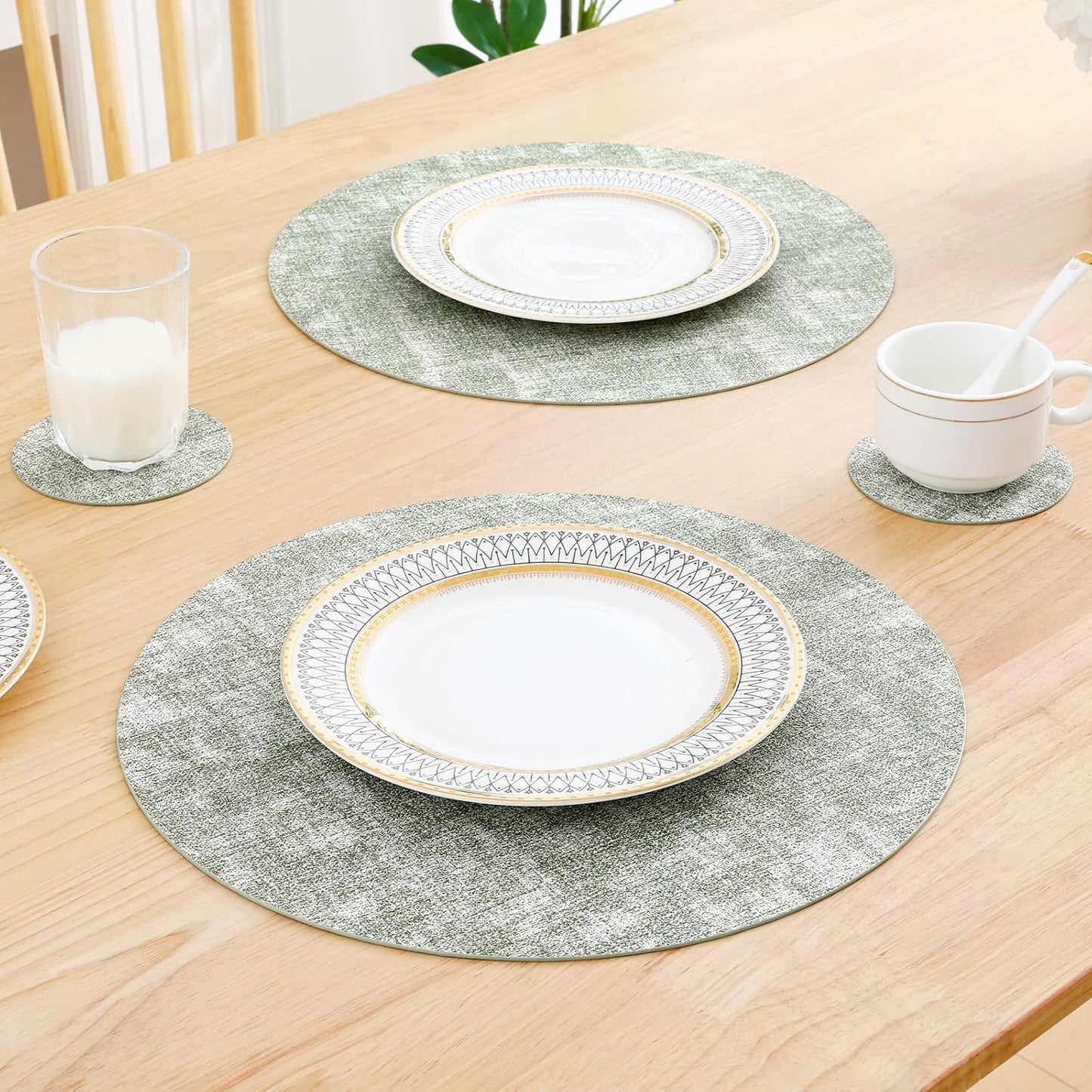 Homaxy Round Faux Leather Placemats and Coasters, Set of 8, Grass Green | Washable Dual-side Table Mats, Wipeable Place