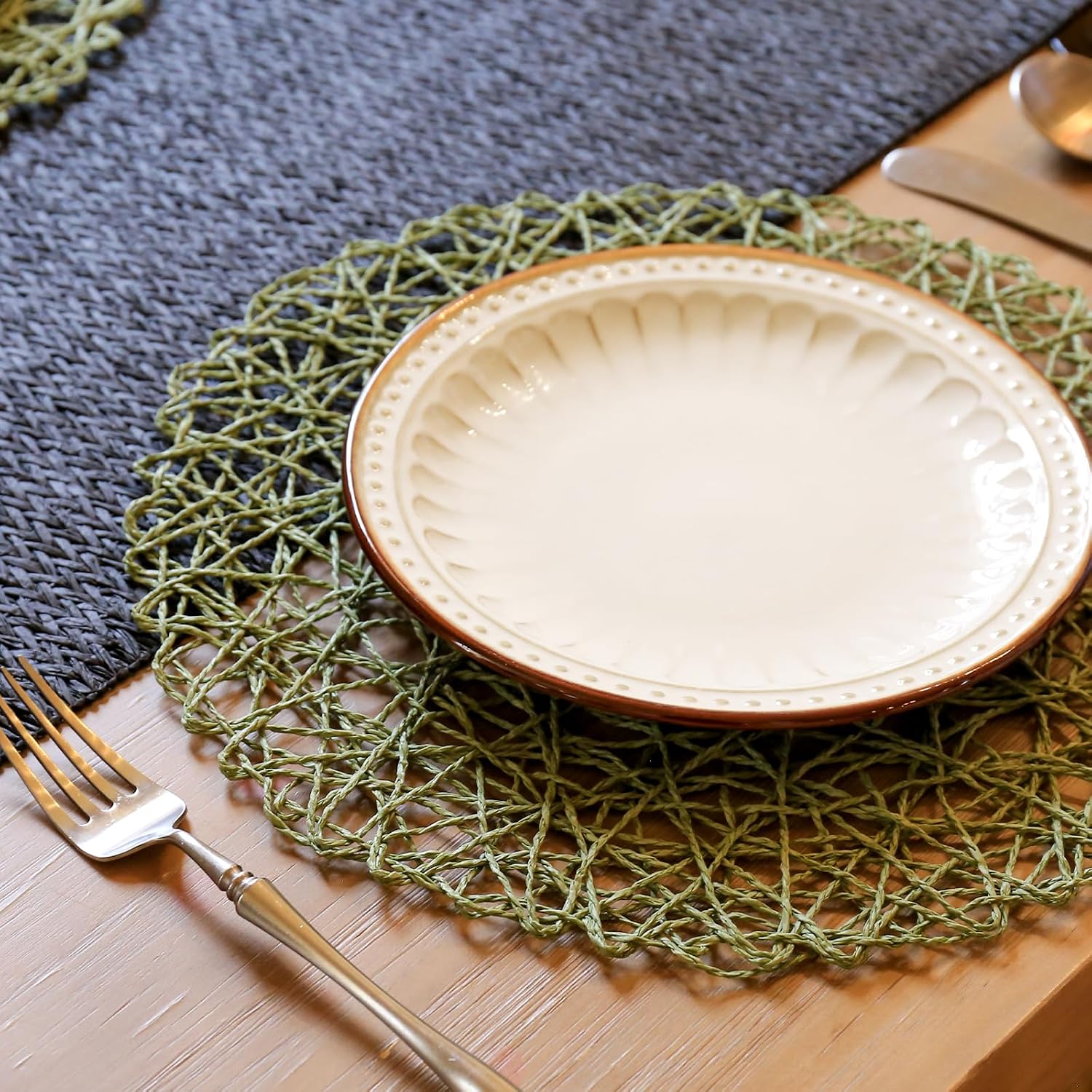 AHHFSMEI Paper Braided Round Placemats Set of 12 Natural Non-Slip Heat Resistant Table Mats for Dining Tables Woven