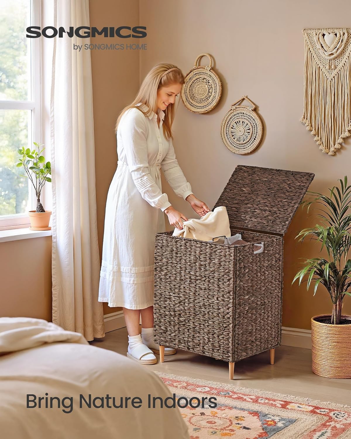 34.3 Gal. Handwoven Water Hyacinth Wicker Laundry Basket / 130 L / Espresso / Natural