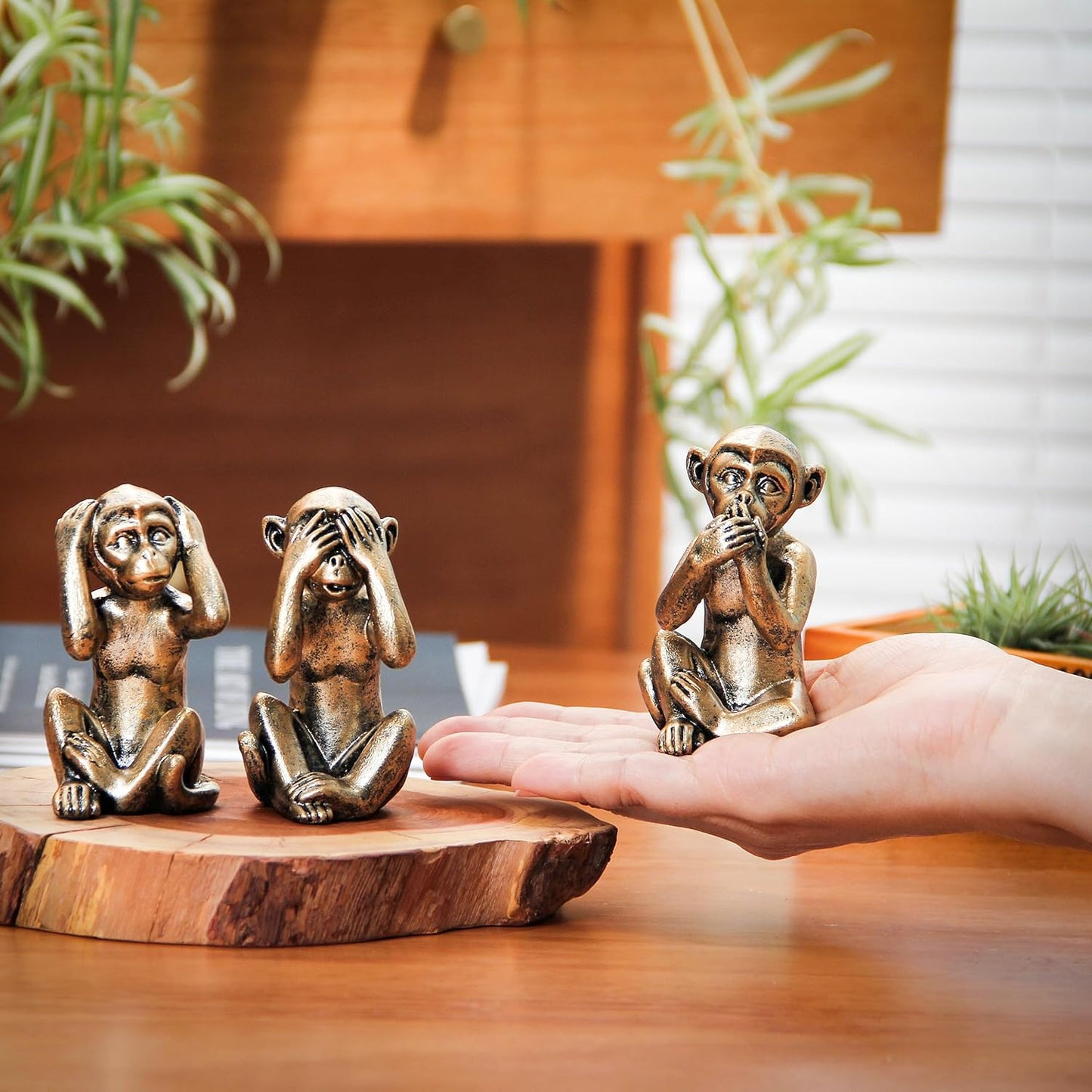3 Wise Monkeys Statue / Gold
