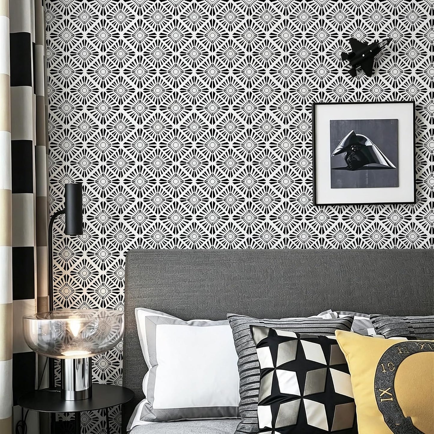 Diamond Wallpaper 2 Sheets Removable Peel and Stick Geometric Pattern / Black / 15.7 x 35.4