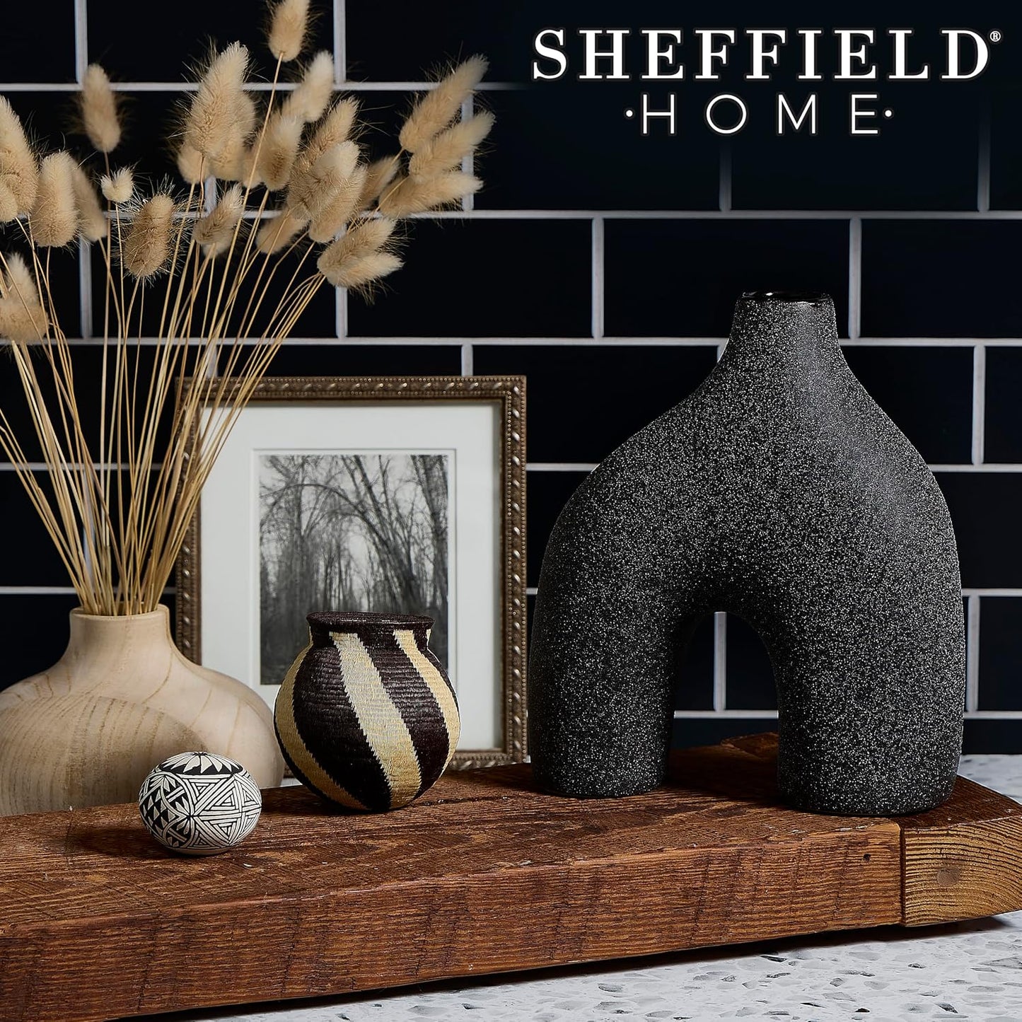 Modern Round U-Shaped Vase / 8 x 3.35 x 9.3 / Black - U-shaped