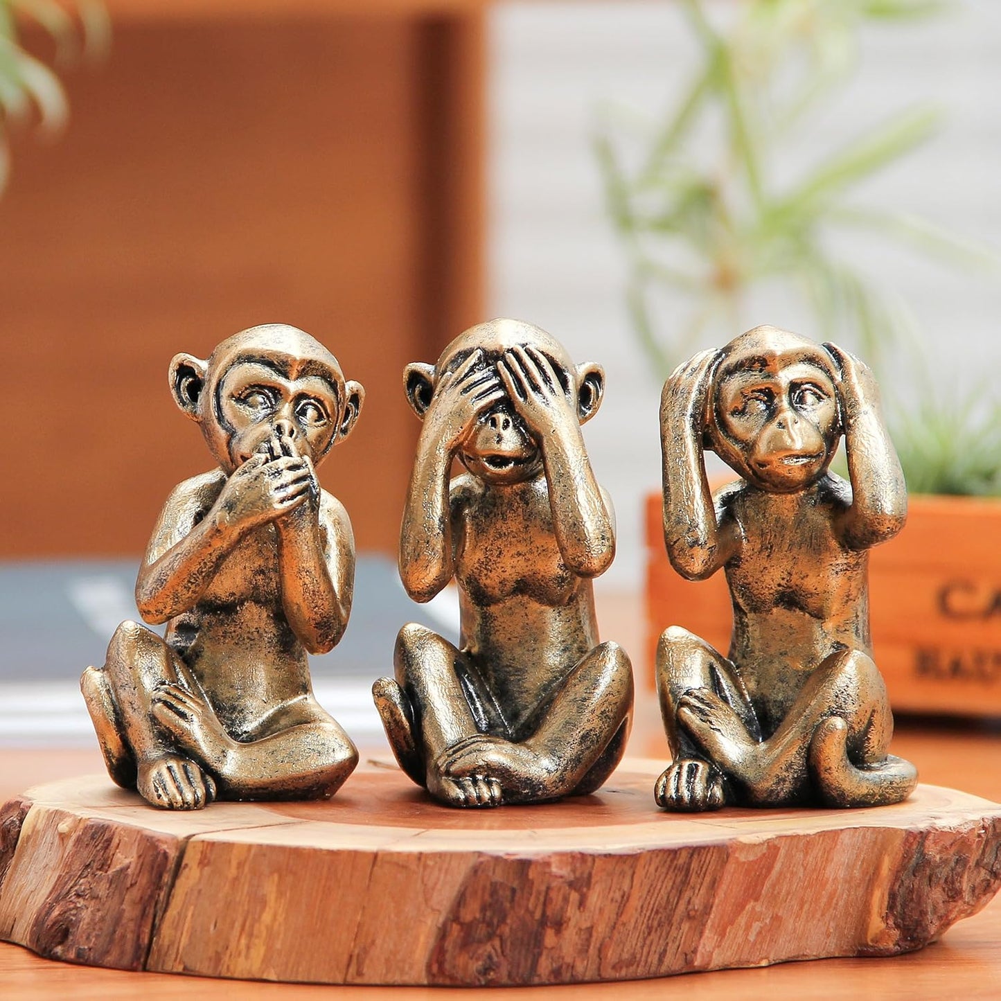 3 Wise Monkeys Statue / Gold