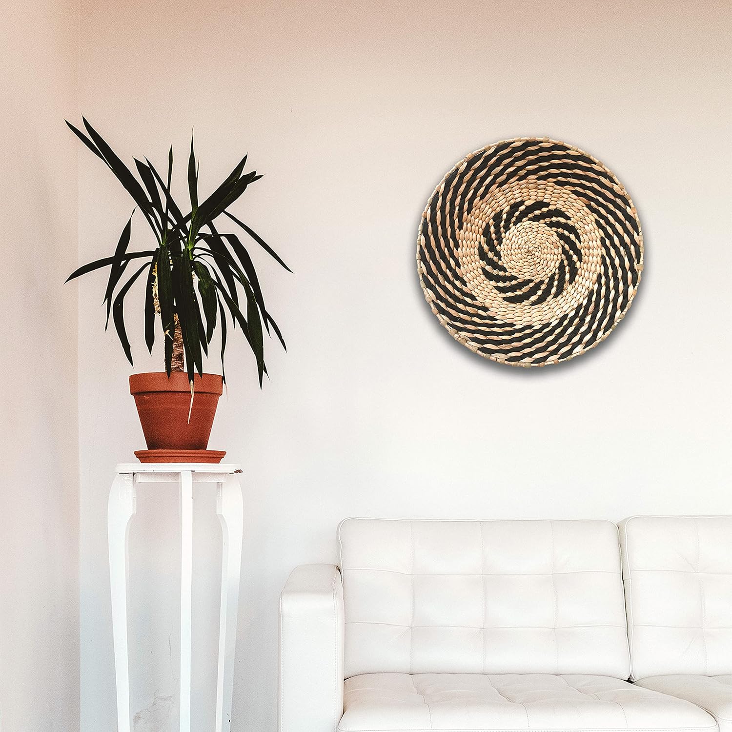 Woven Wall Basket Decor / Black Solo