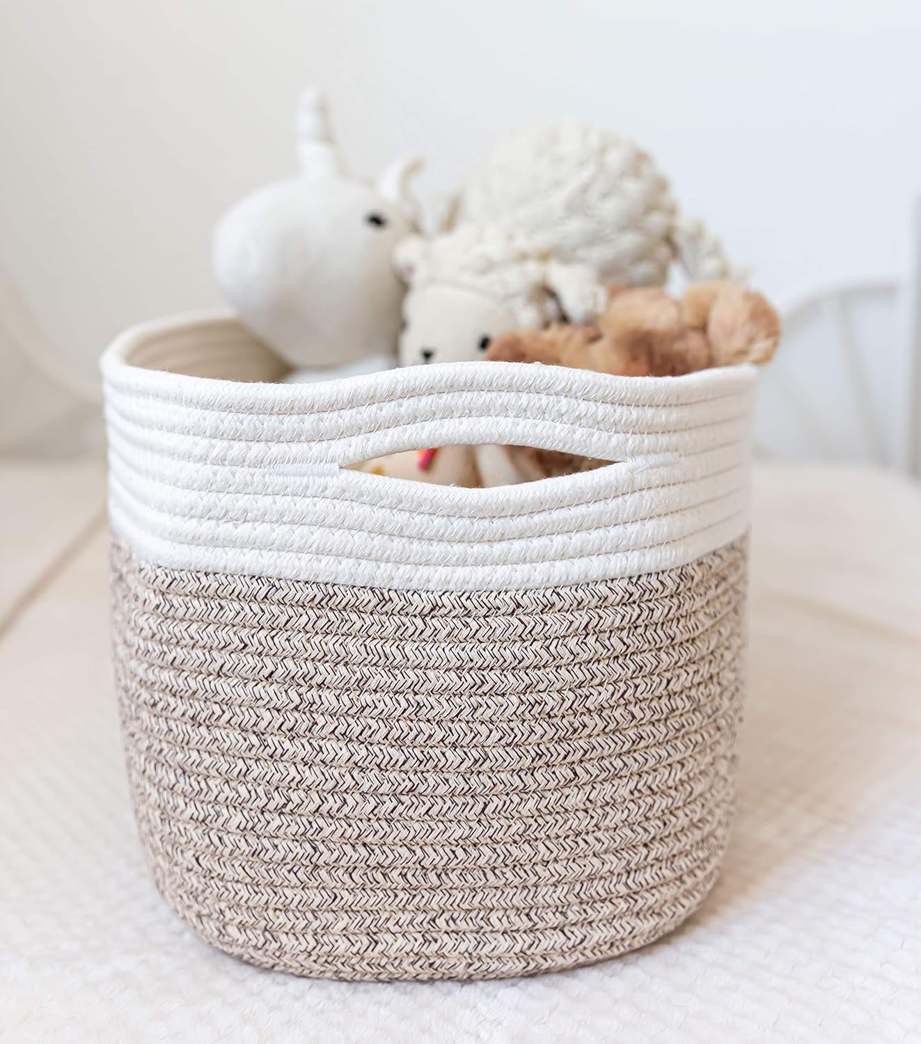 Woven Decorative Basket for Organizing / Brown / Off-white / 15 x 10 x 9