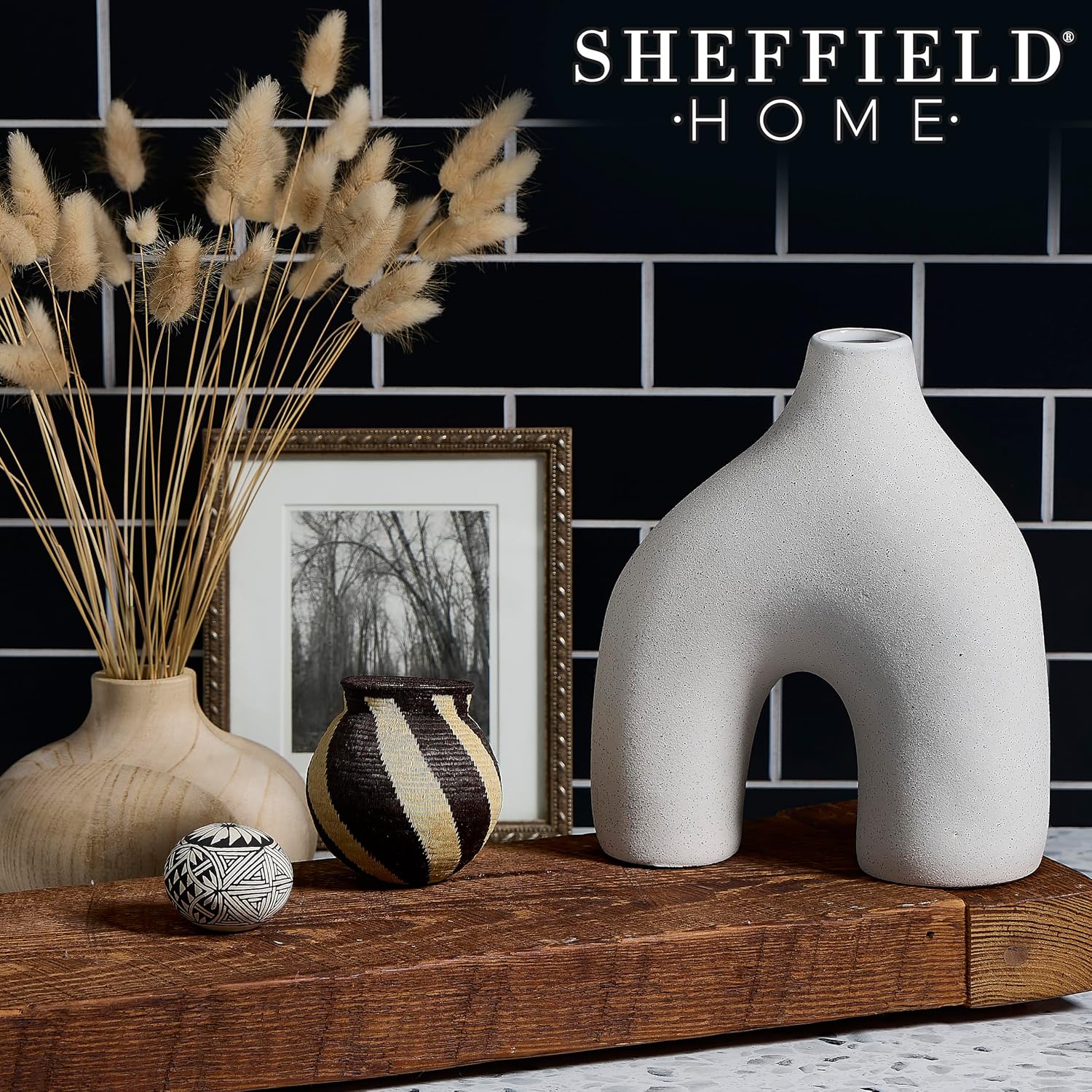 Modern Round U-Shaped Vase / 8 x 3.35 x 9.3 / White/black - U-shaped / Set of 2