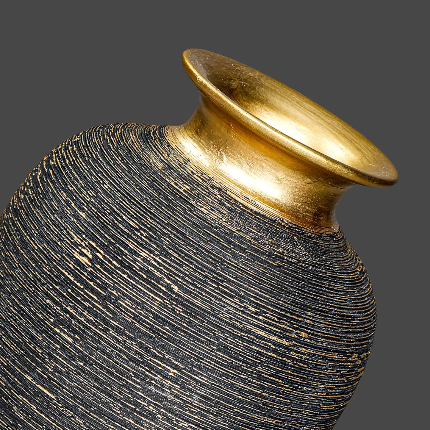 Modern Textured Decorative Vase / Black and Gold / 7 Inch