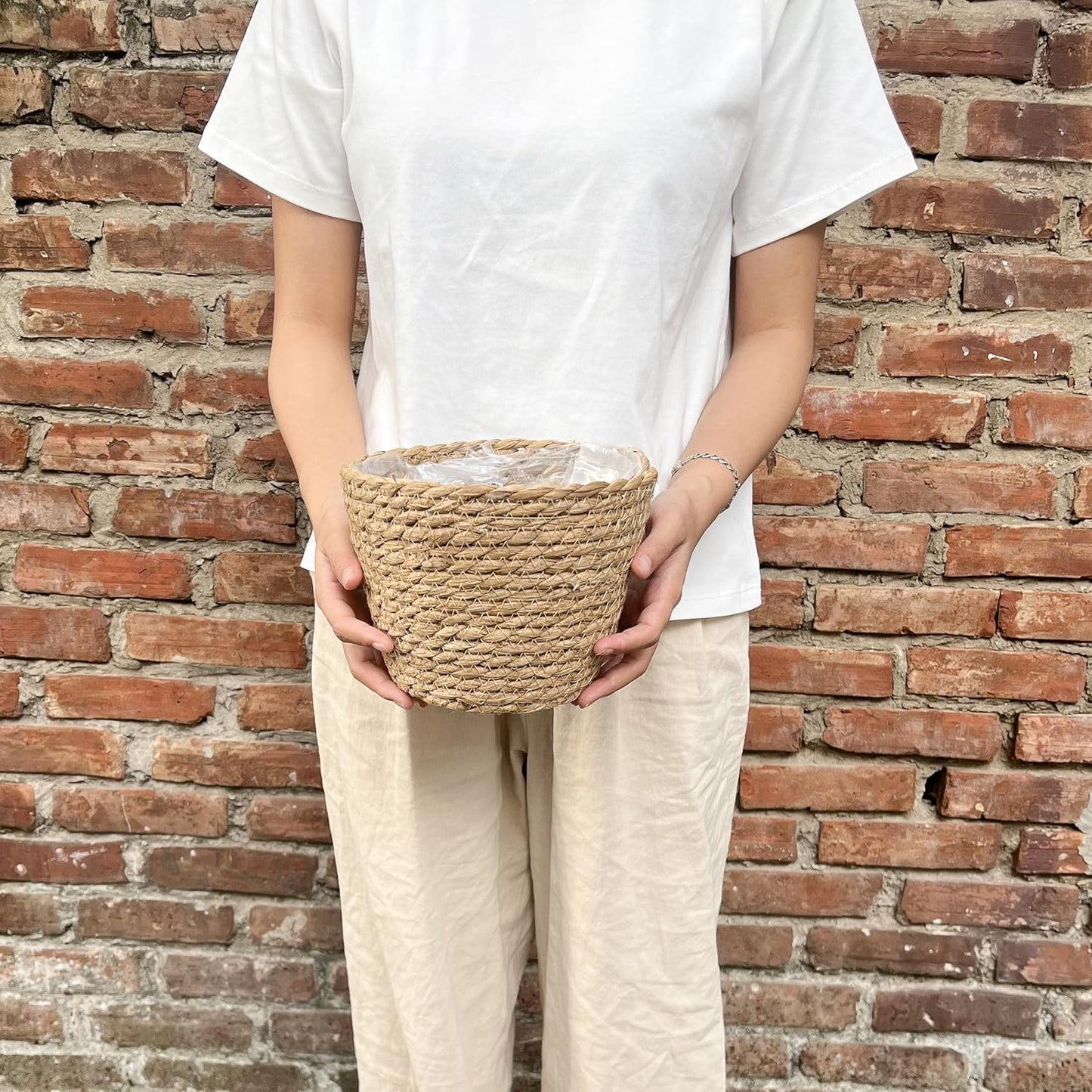 Hand Woven Wicker Cover Storage / 7.1 x 5.9
