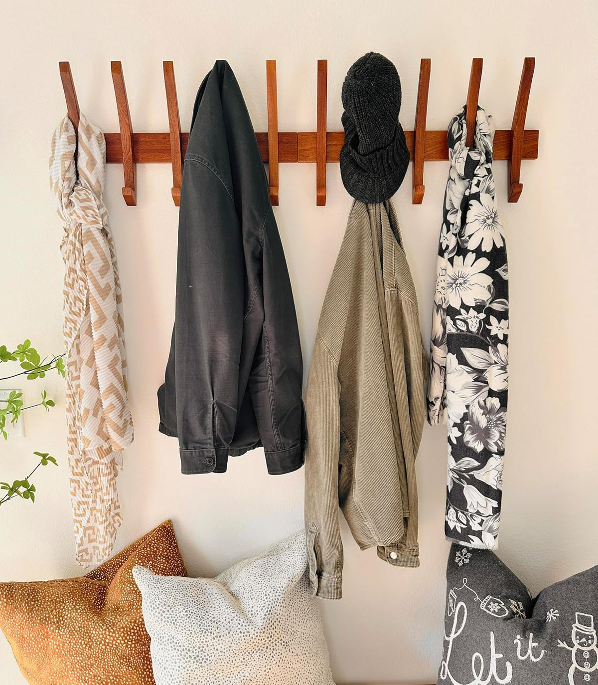 Wooden Wall Hook Rack with 5 Hooks, Solid Sapele Wood Coat Rack, Mid-Century Modern Wall Mounted Entryway Organizer