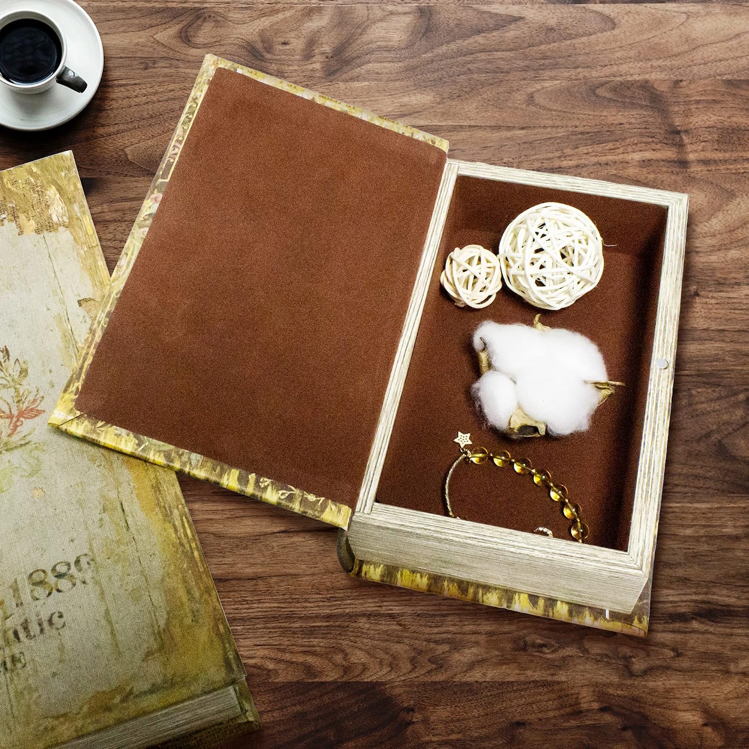 Trinket Keepsake Storage Boxes Shaped Storage Box Vintage Style / Medal Pattern / Set of 2
