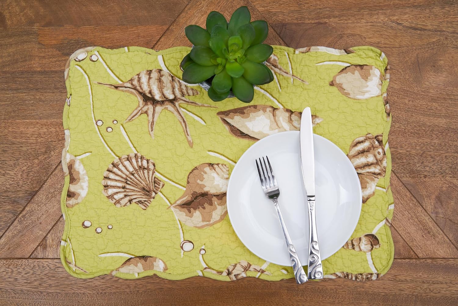 C&F Home Baker Cotton Quilted Reversible Machine Washable Green Seashell Vintage Design Placemat Set of 6 Scalloped