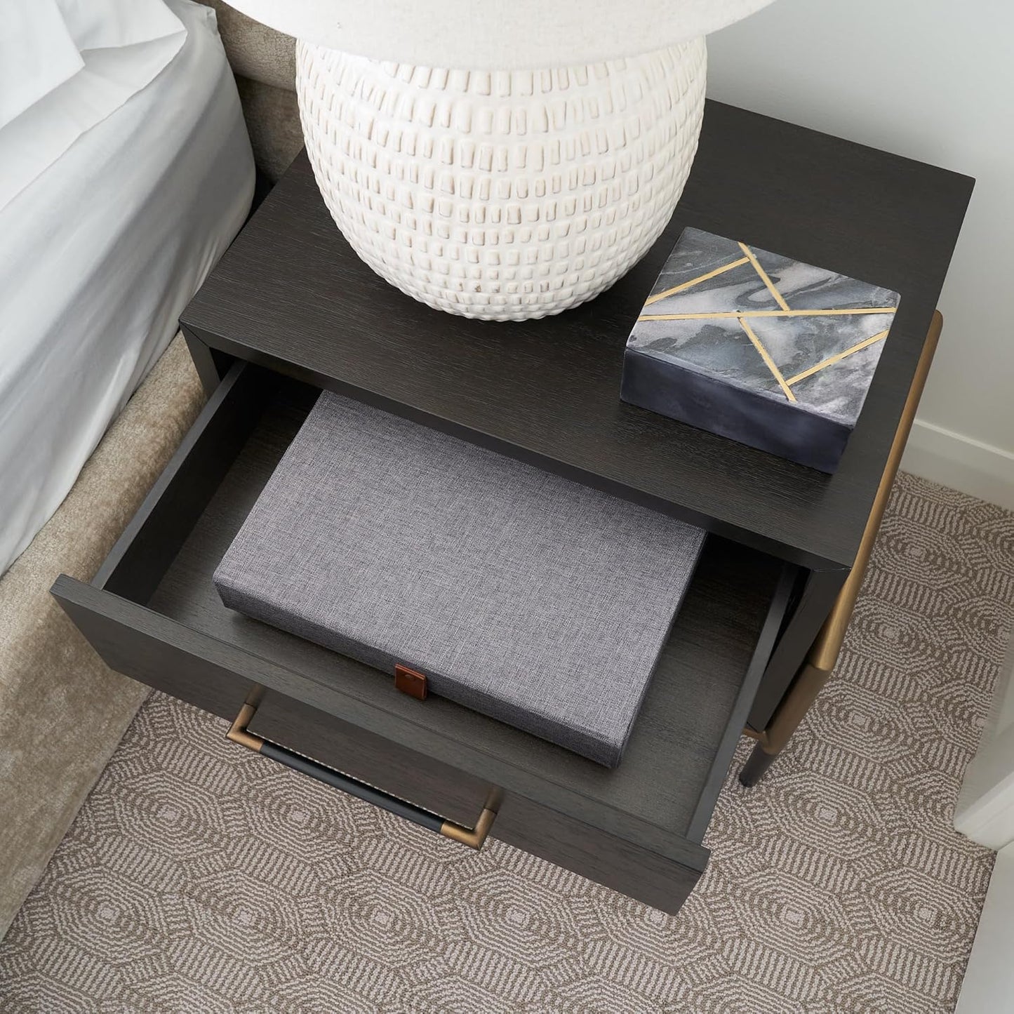 A Linen Organizer to Safely Store Your Pictures / Large / Gray