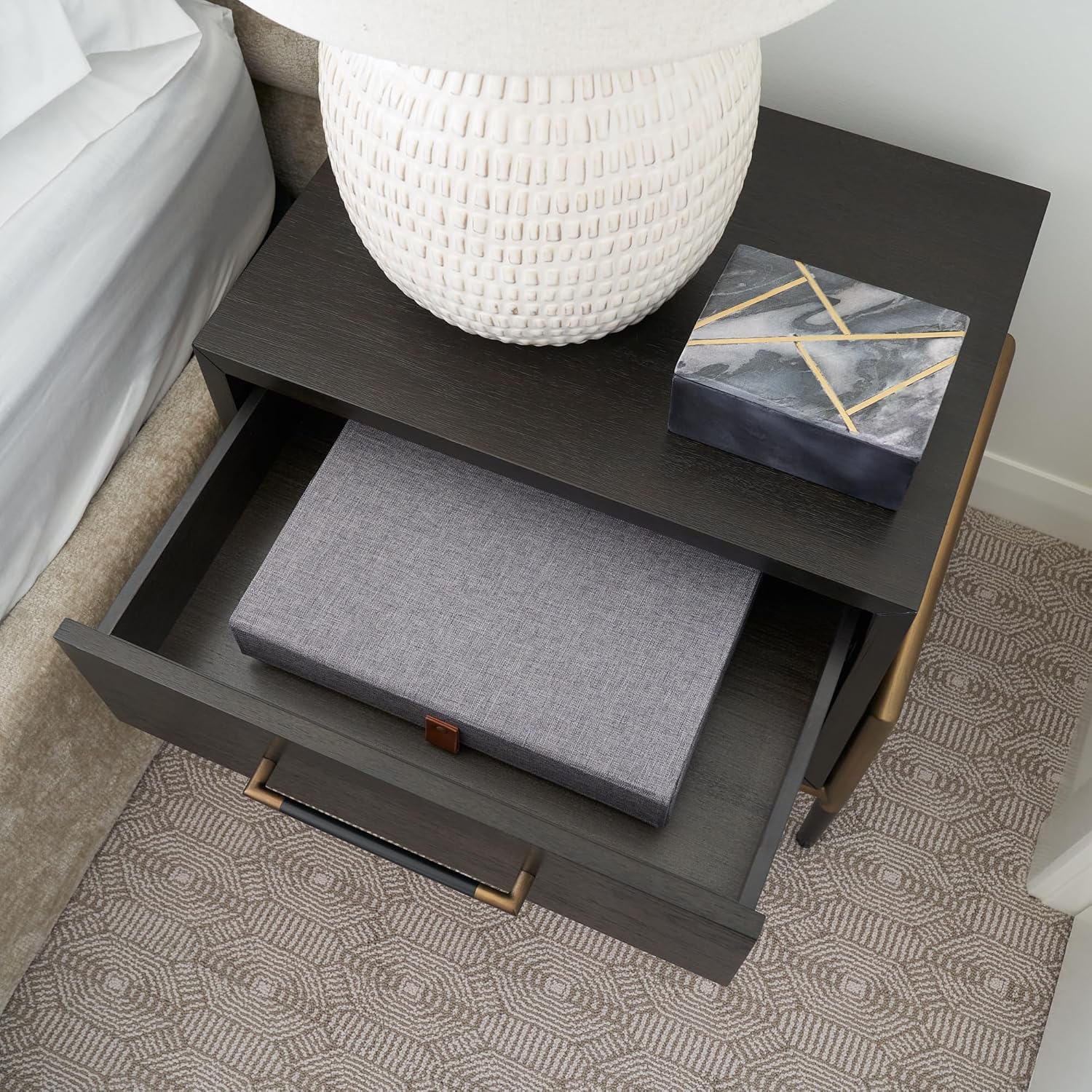 A Linen Organizer to Safely Store Your Pictures / Large / Gray