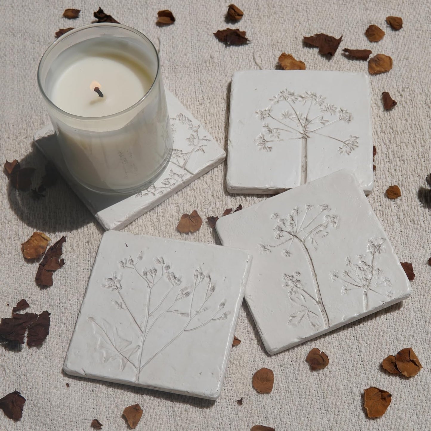 Vintage Engraved Flower Design / White / Set of 4
