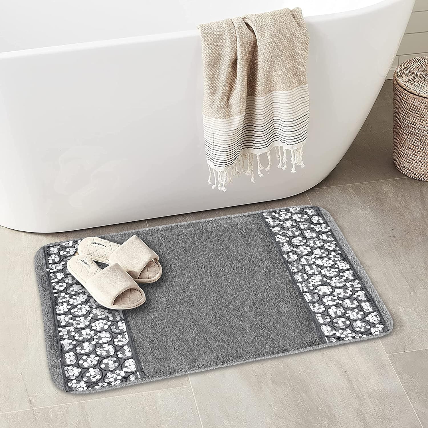 Zahari Home Sinatra Modern Bathroom Rug Classic Luxury Bath Rug Contemporary Decor Silver Bath Mat for Shower Unique