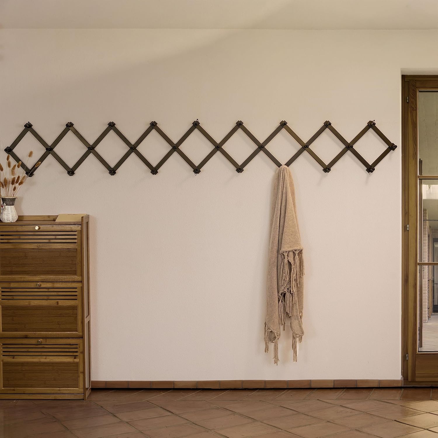 SKOLOO Accordion Wall Hanger with 28 Hooks, Modern Expandable Coat Rack Hat Rack for Wall, Solid Wooden, Dark Walnut