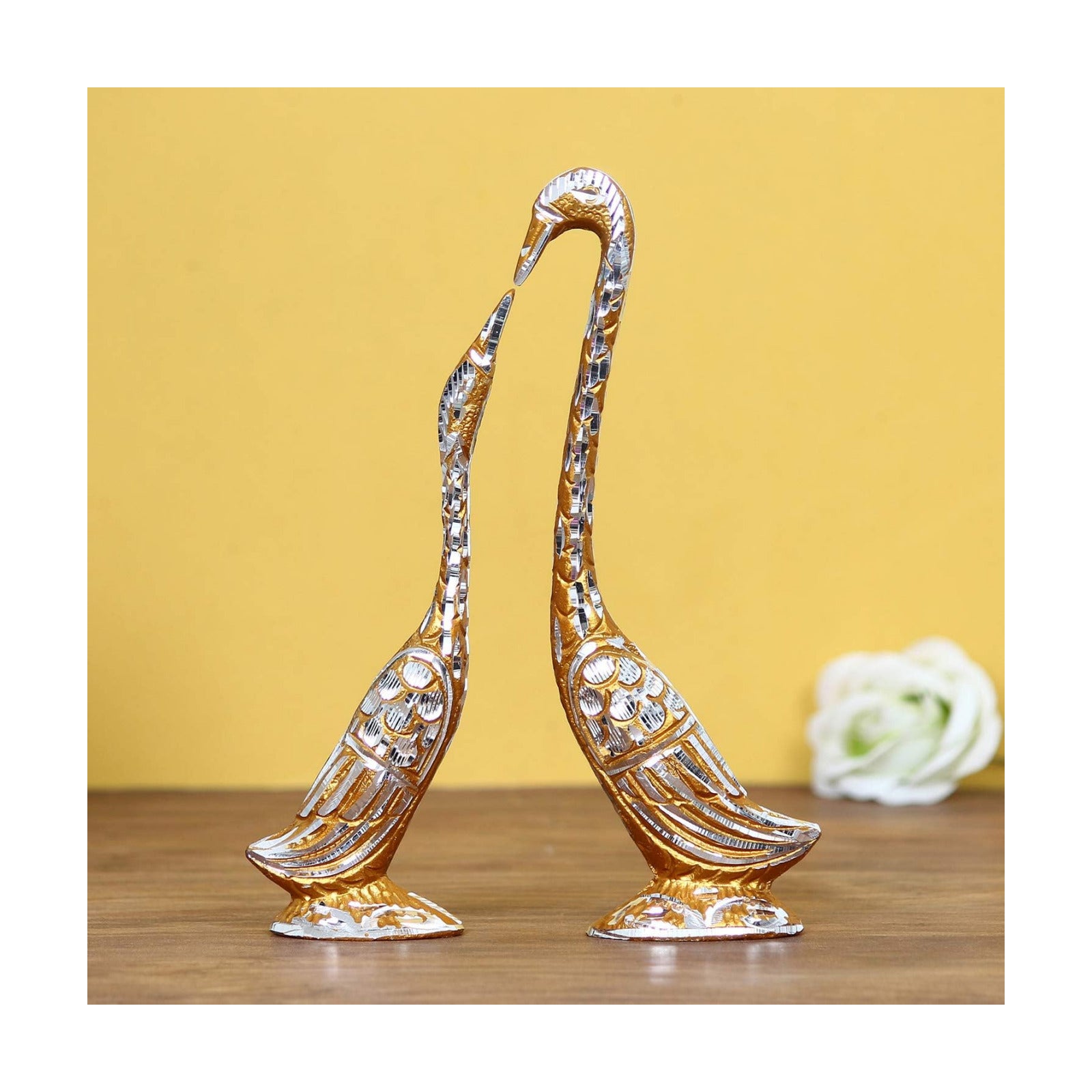 Golden Metal Loving Kissing Swan Couple Statue Love Birds Figurines Showpieces / Silver