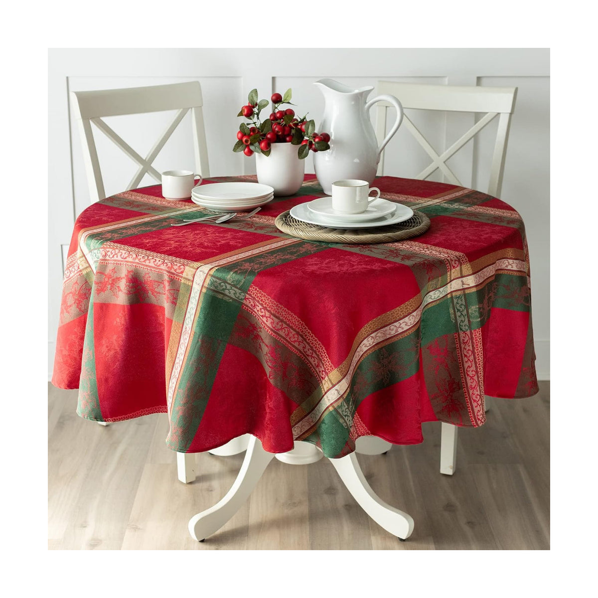 Benson Mills Holiday Legacy Tablecloth (70" Round)