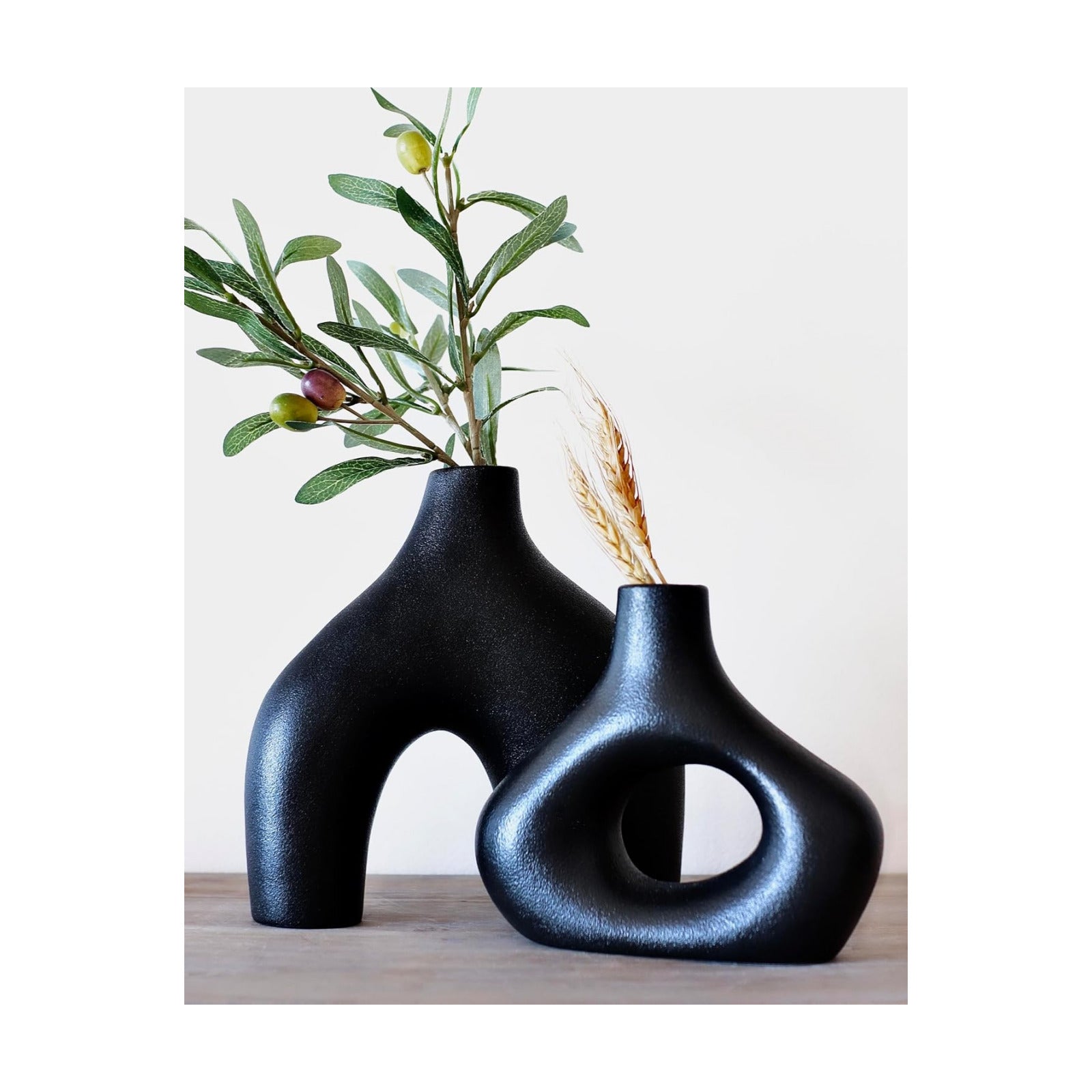 White Ceramic Hollow Donut Vase Decor / Black / Set of 2