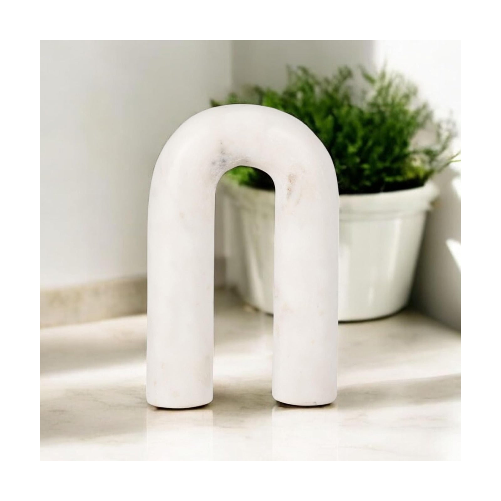 Marble Rounded Horseshoe / 8.0" H / White