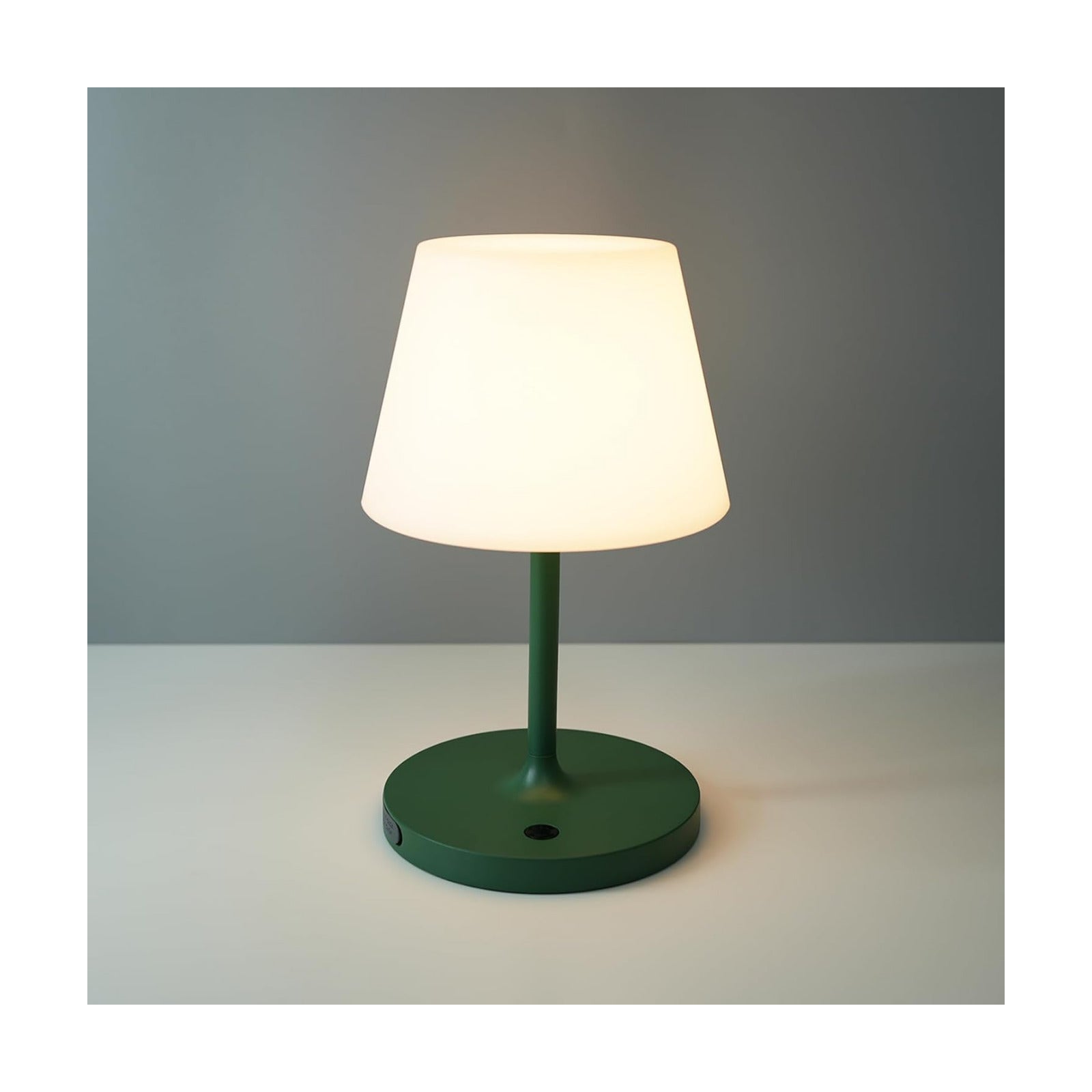 WEILAILUX Outdoor Battery Operated Table Lamp Waterproof, 4000mAh Cordless Table Lamp Rechargeable, Touch Dimmable Desk