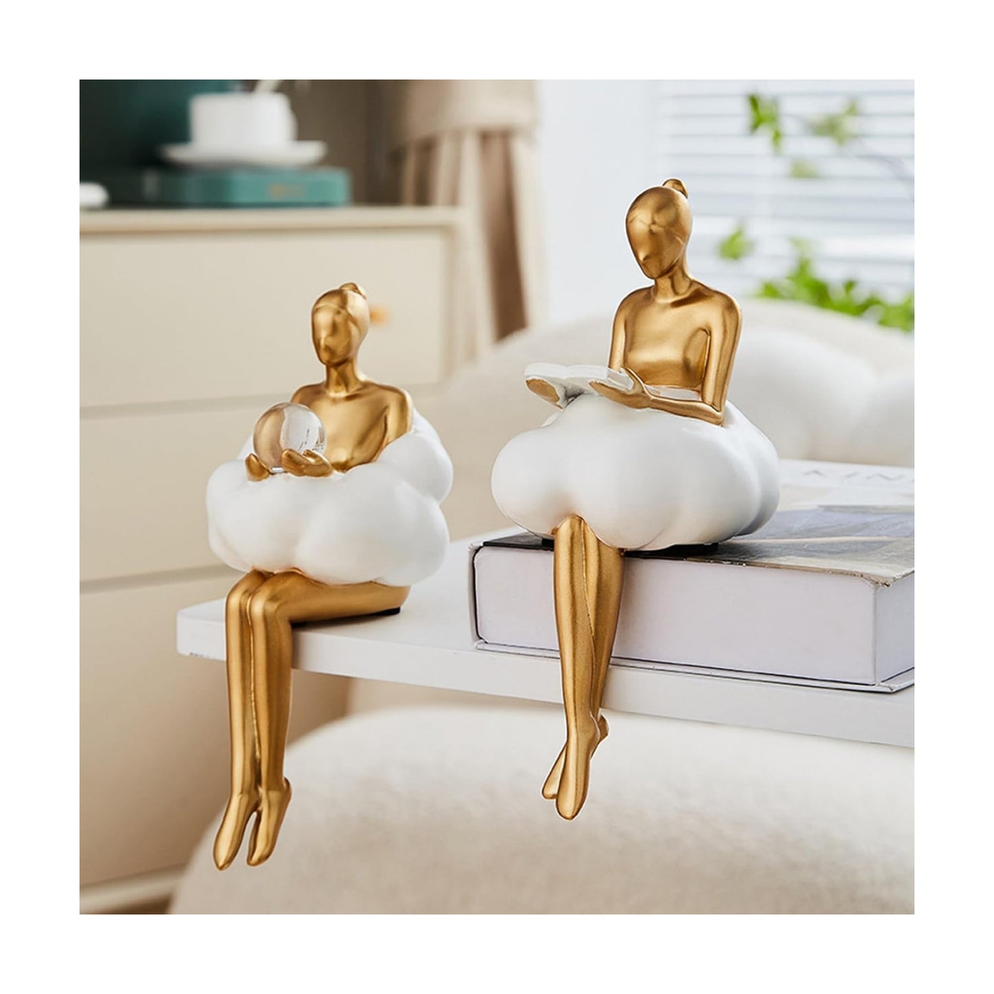 Modern Bookshelf Figurines Accent Decorations / Gold