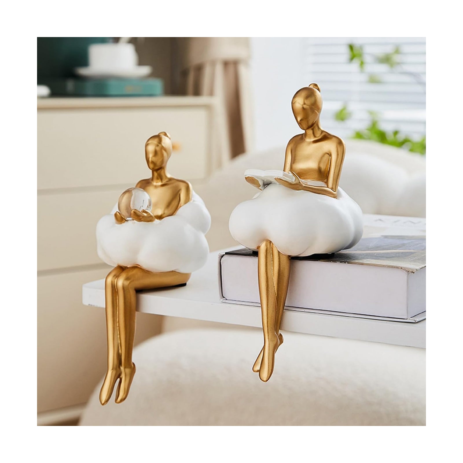Modern Bookshelf Figurines Accent Decorations / Gold