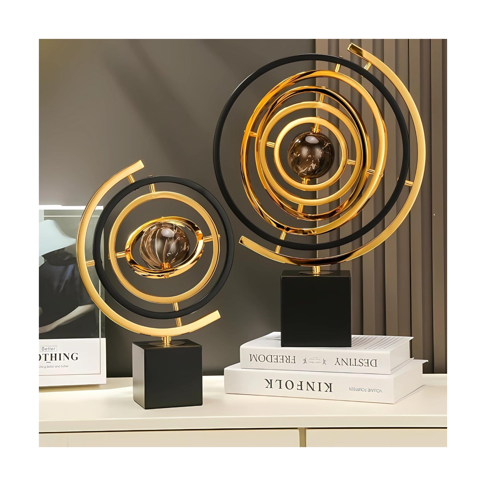 Black & Tabletop Statue / GLOBE / Large / Gold