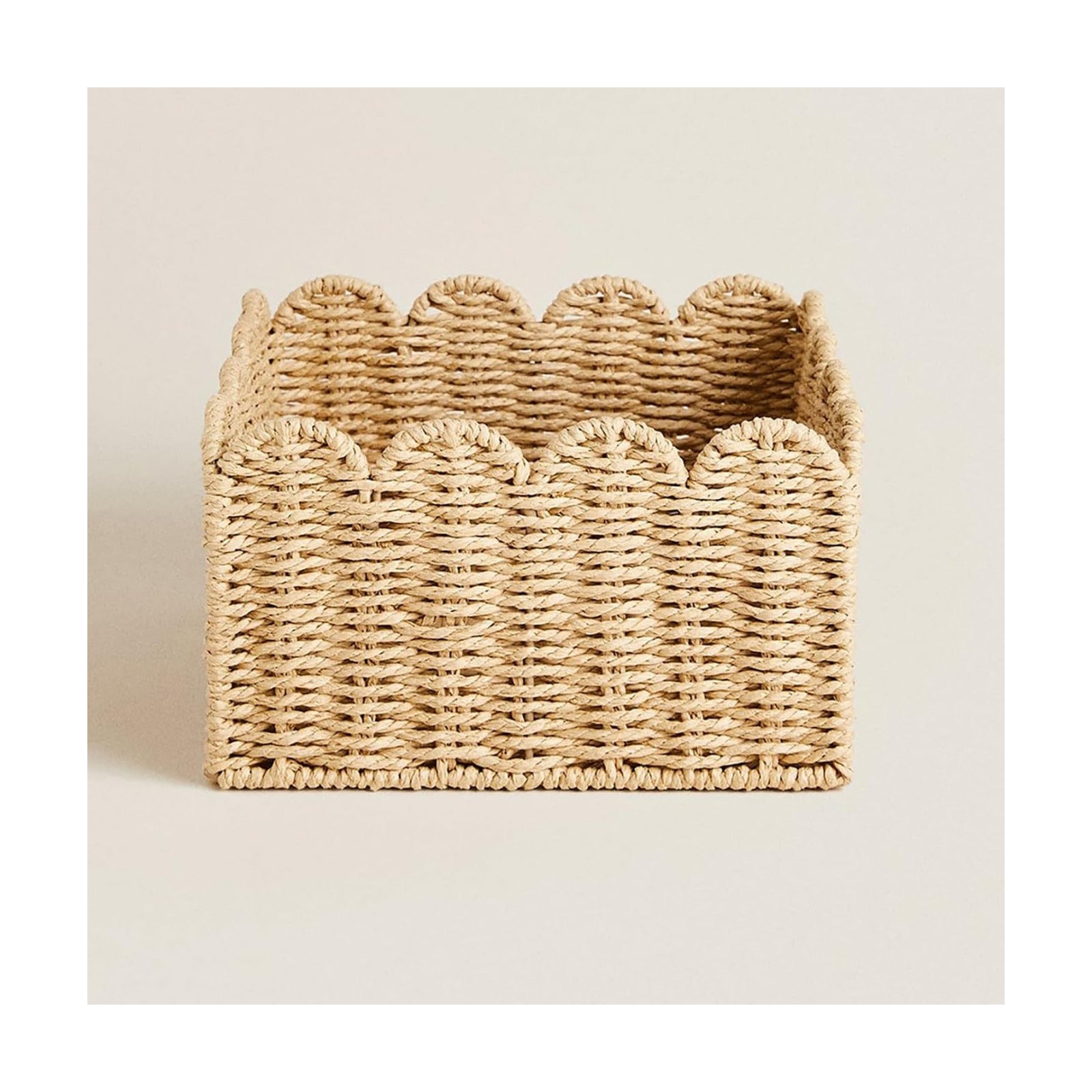 Scalloped Basket / Hand Woven shelf Baskets / Seagrass / S