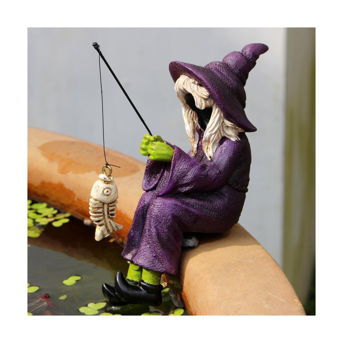 Fishing Witch Statue Funny Halloween Decorations, 4.7 Inch Sitting Witch Figurine Shelf Sitter Resin Sculpture for Outdoor Garden Yard Lawn Pond Waterfalls Pool Ornaments