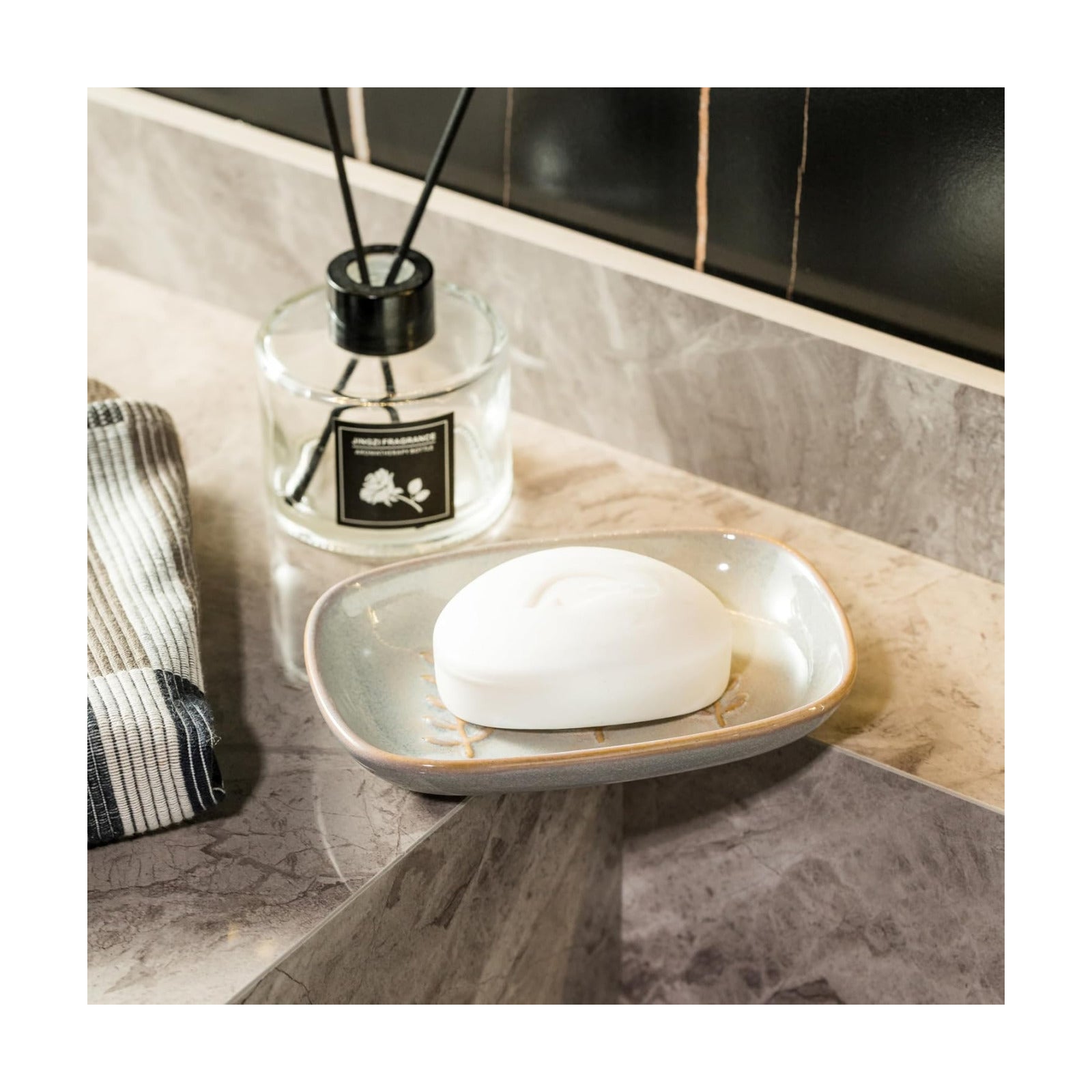 Ceramic Soap Dish Soap Holder / Grey / Leaf Design