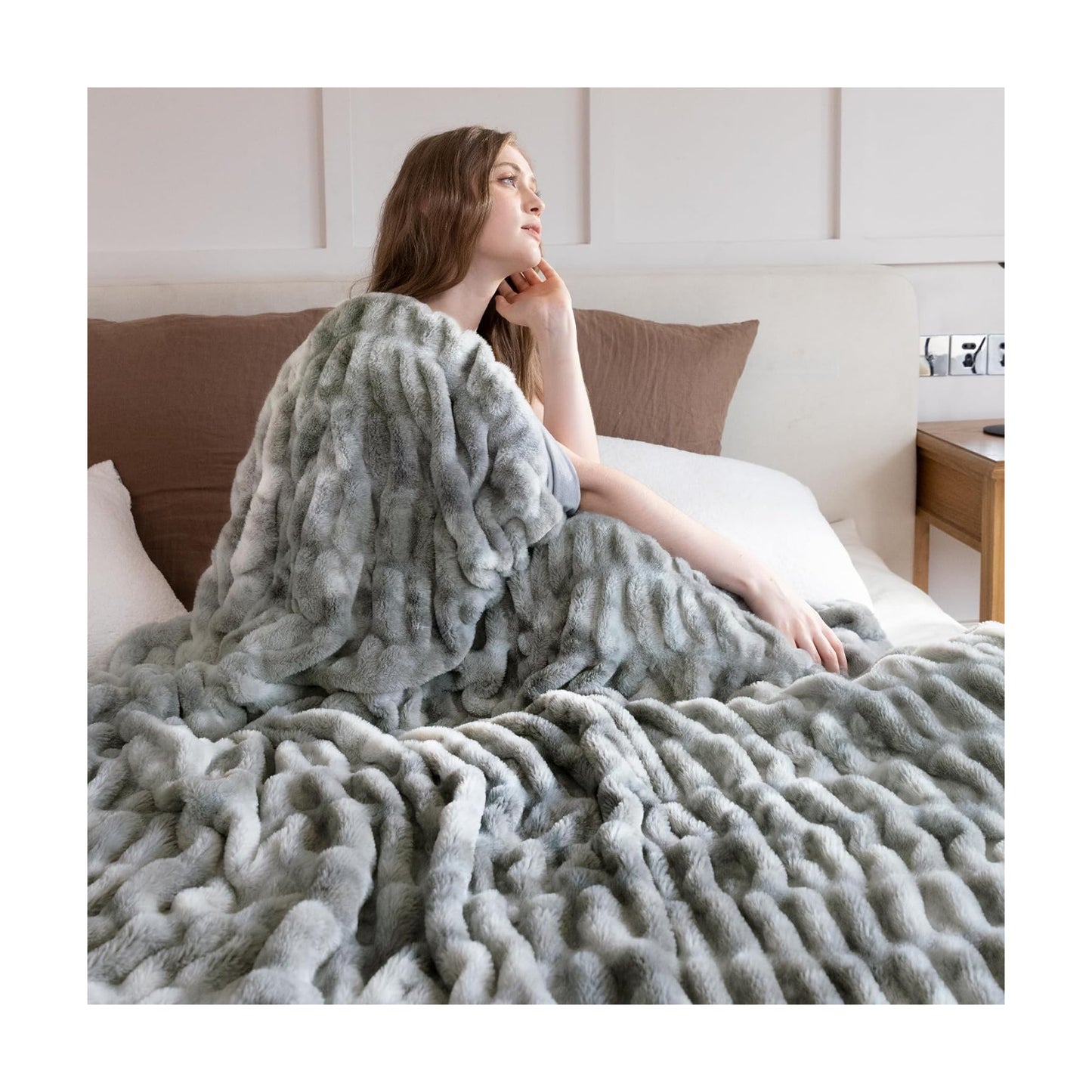 Ultra Soft Cozy Faux Fur Throw Blanket, Fuzzy Plush Thick Bubble Blanket, Luxury Fluffy Blanket for Couch, Sofa