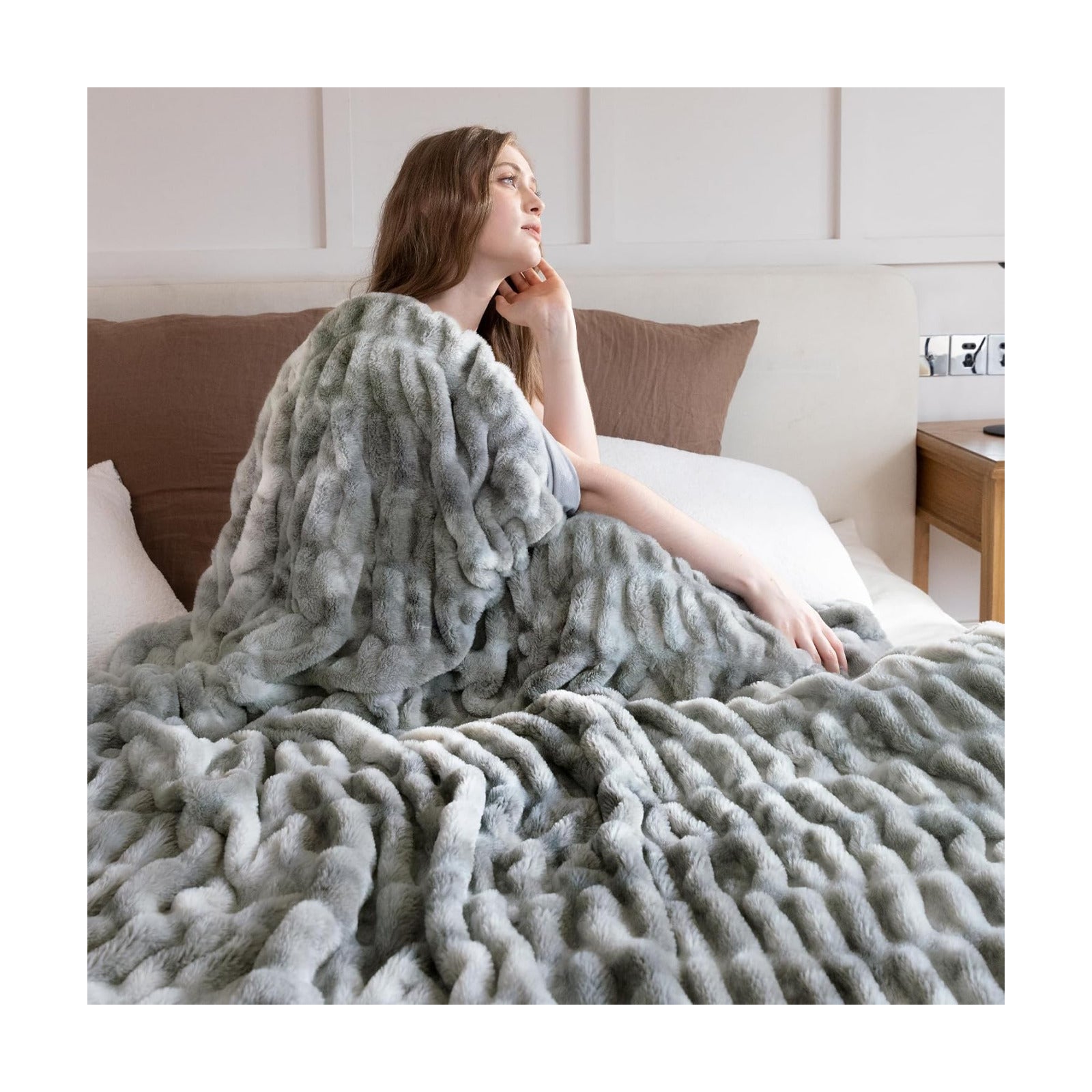 Ultra Soft Cozy Faux Fur Throw Blanket, Fuzzy Plush Thick Bubble Blanket, Luxury Fluffy Blanket for Couch, Sofa