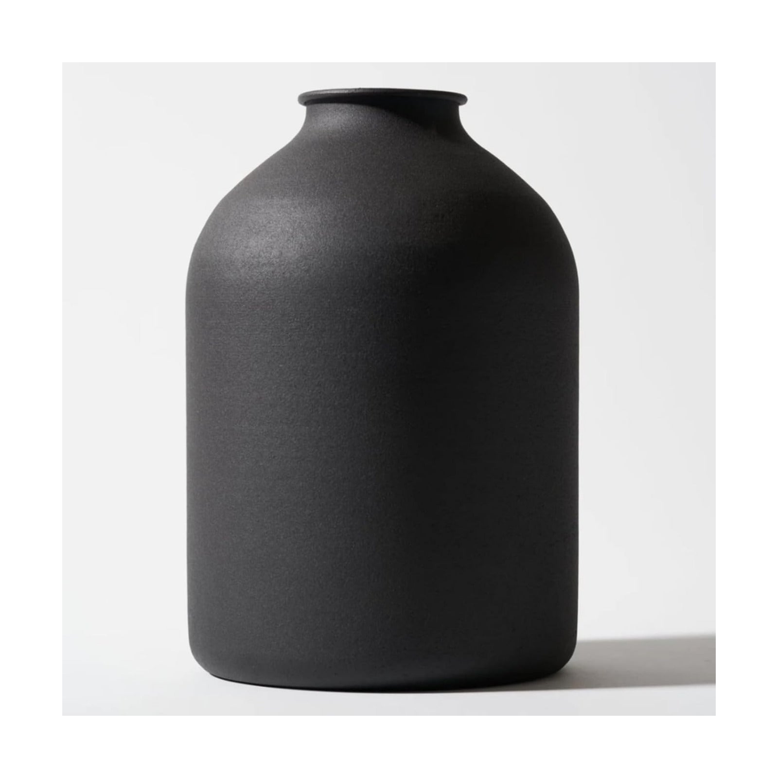 Matte Arlo Vase for Dining Coffee Table / Black / 8.6 Inch