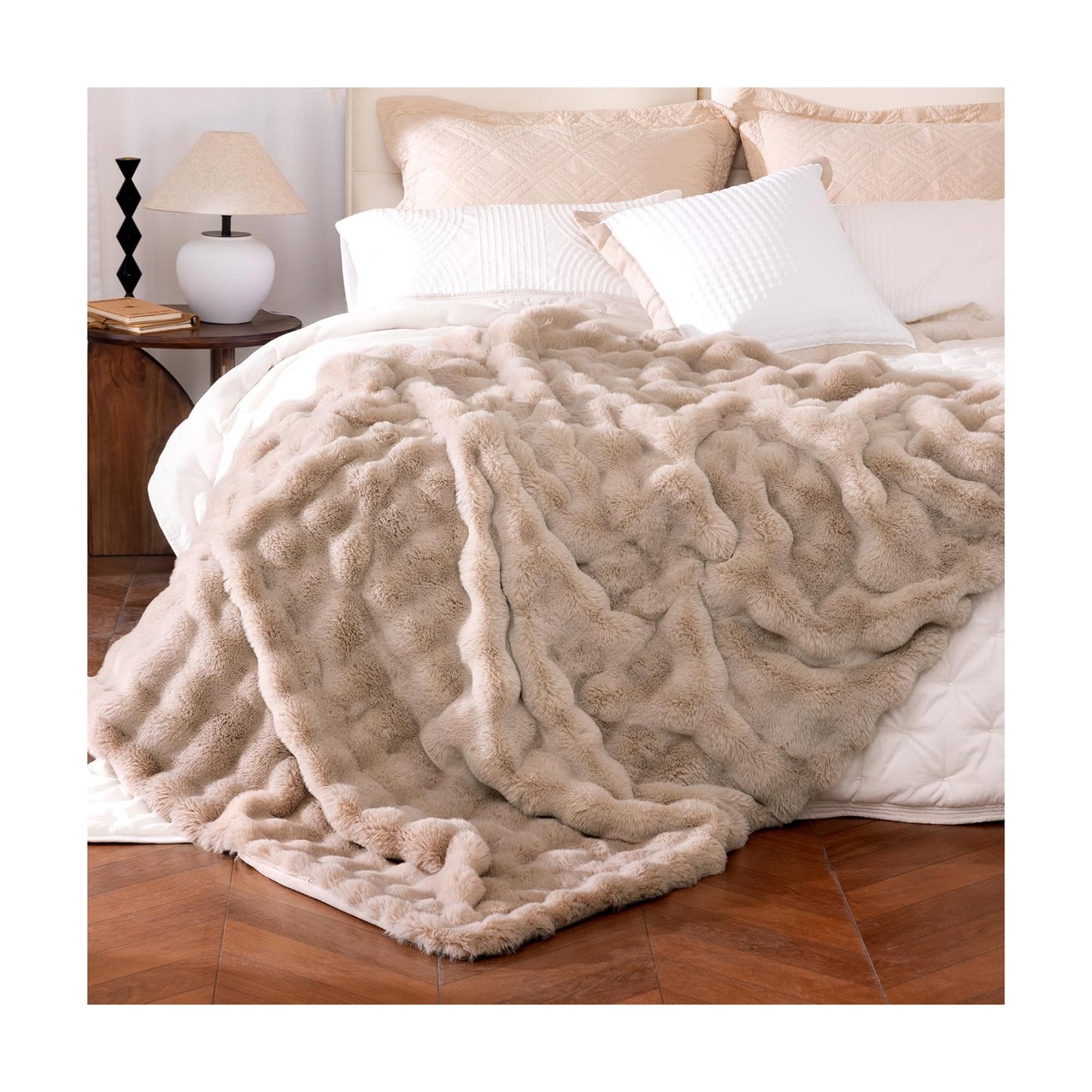 Ultra Soft Cozy Faux Fur Throw Blanket, Fuzzy Plush Thick Bubble Blanket, Oversize Luxury Fluffy Blanket for Couch