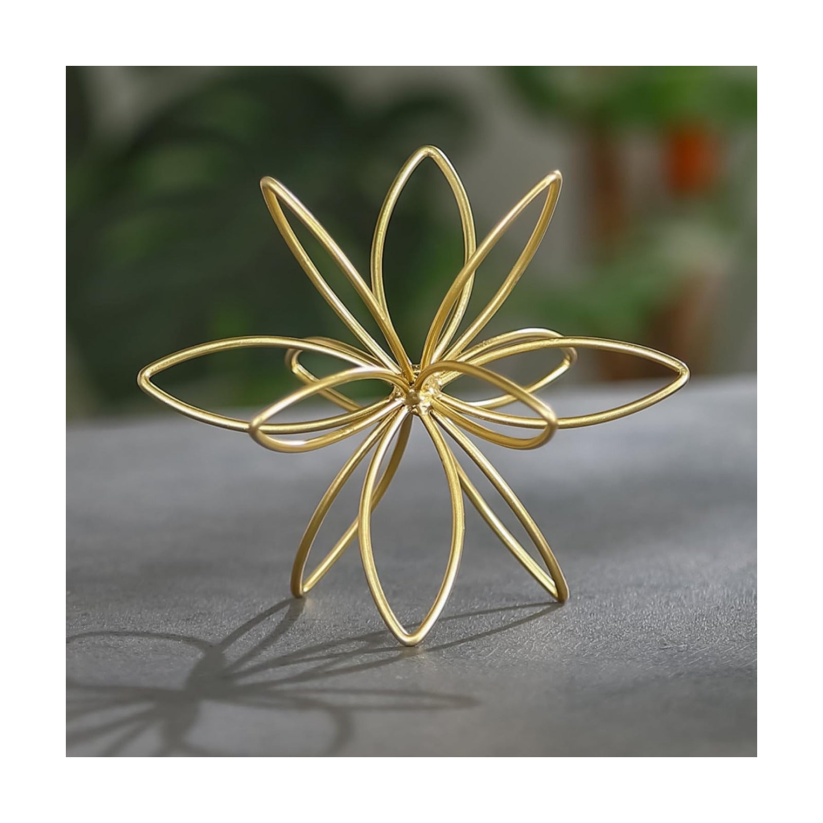 Metal Handmade Floral Decorative Sculpture / Golden-4.25in / Gold