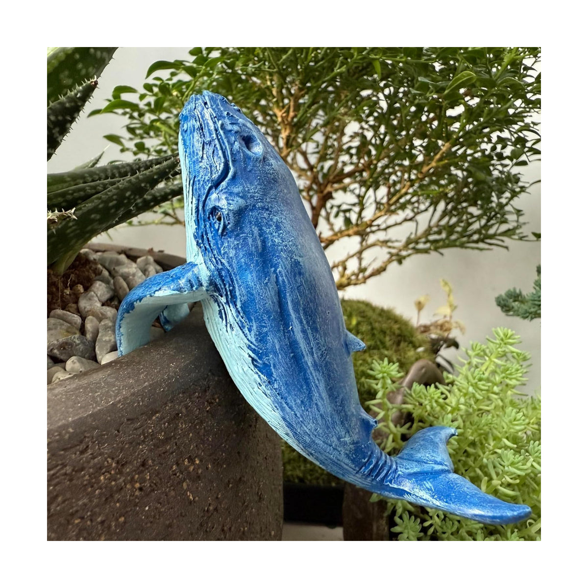 Whale Figure Plant Pot Hanger, Turtle Flower Pot Hugger, Resin Tortoise Statue, Funny Pot Huggers for Planters, Cute Climbing Tortoise Flower Pot Hugger, Garden Fence Balcony Patio Yard (WHALE)