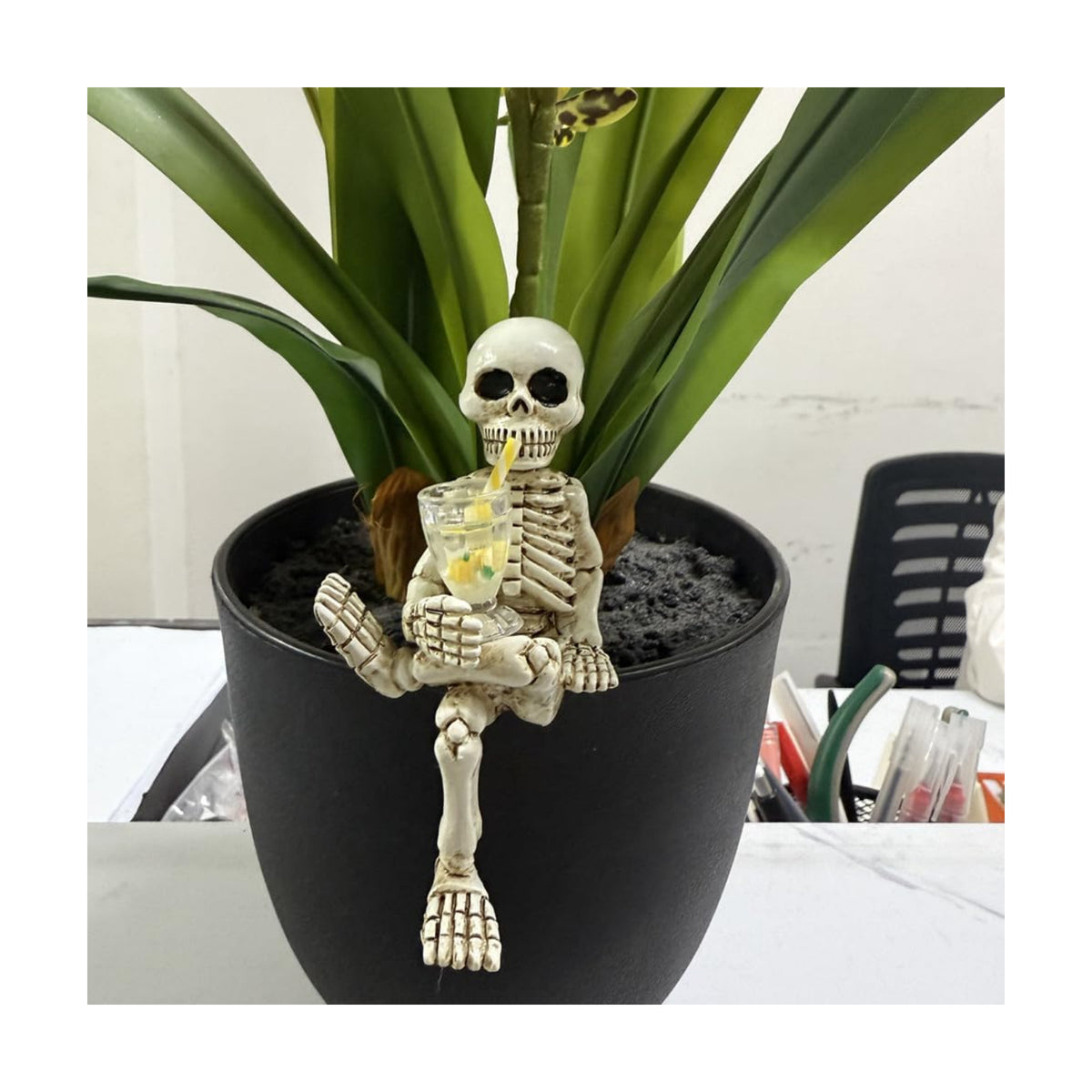 Halloween Skeleton Flowerpot Decoration, Weather Resistant Resin Garden Statue (Yellow Cup)