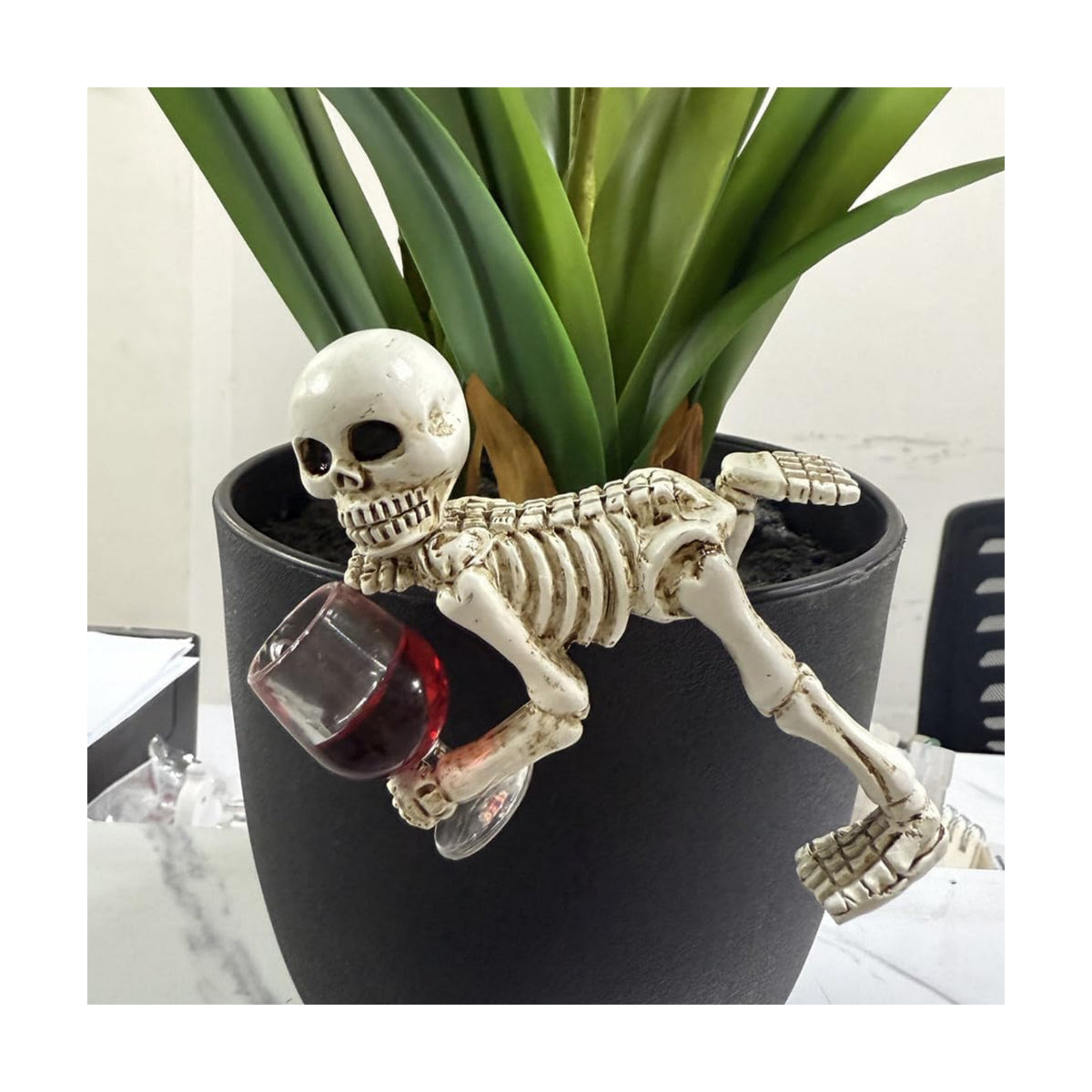 Halloween Skeleton Flowerpot Decoration, Weather Resistant Resin Garden Statue (Red Cup)