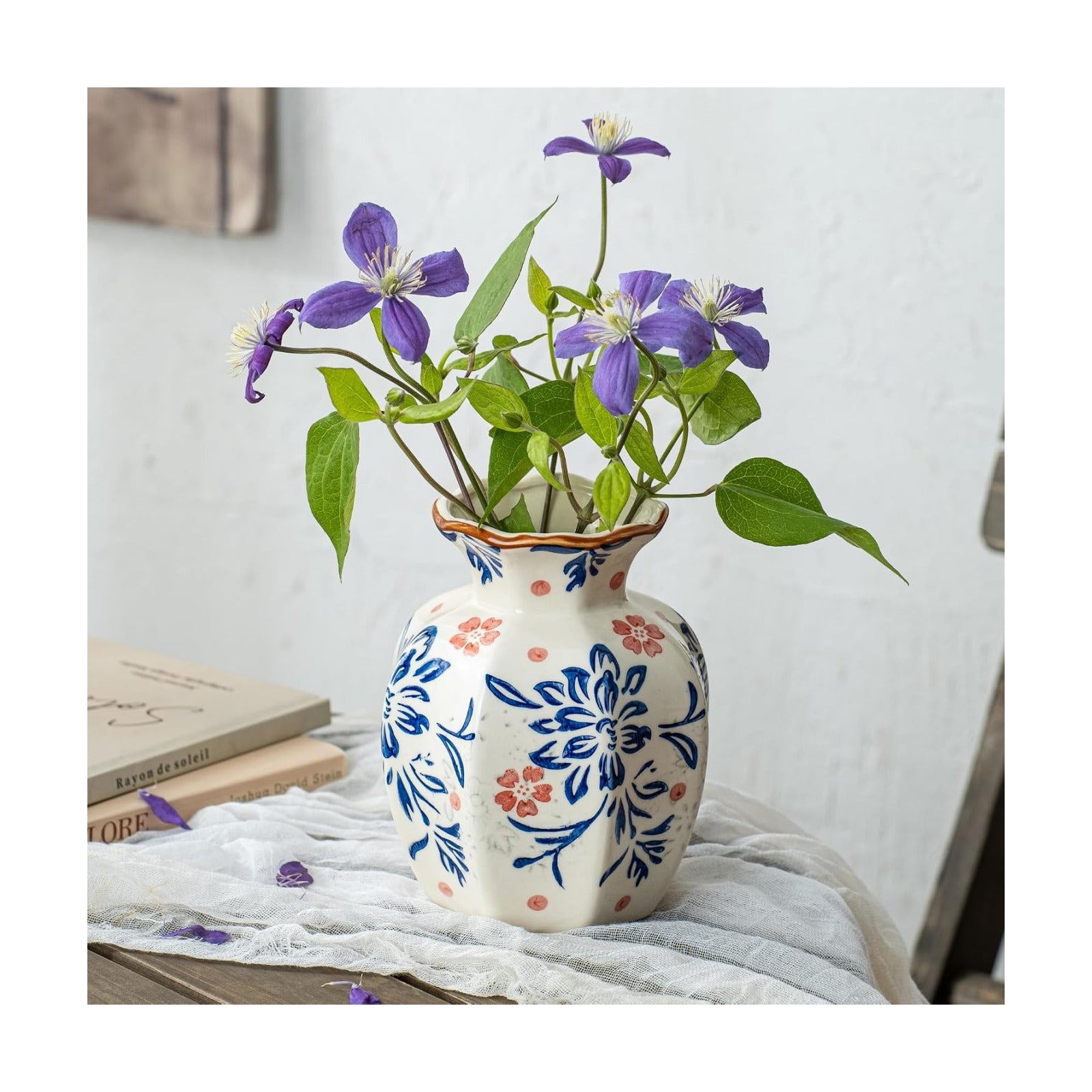 Small and White Ceramic Vase / Vase-u01 / 6 INCH / Blue