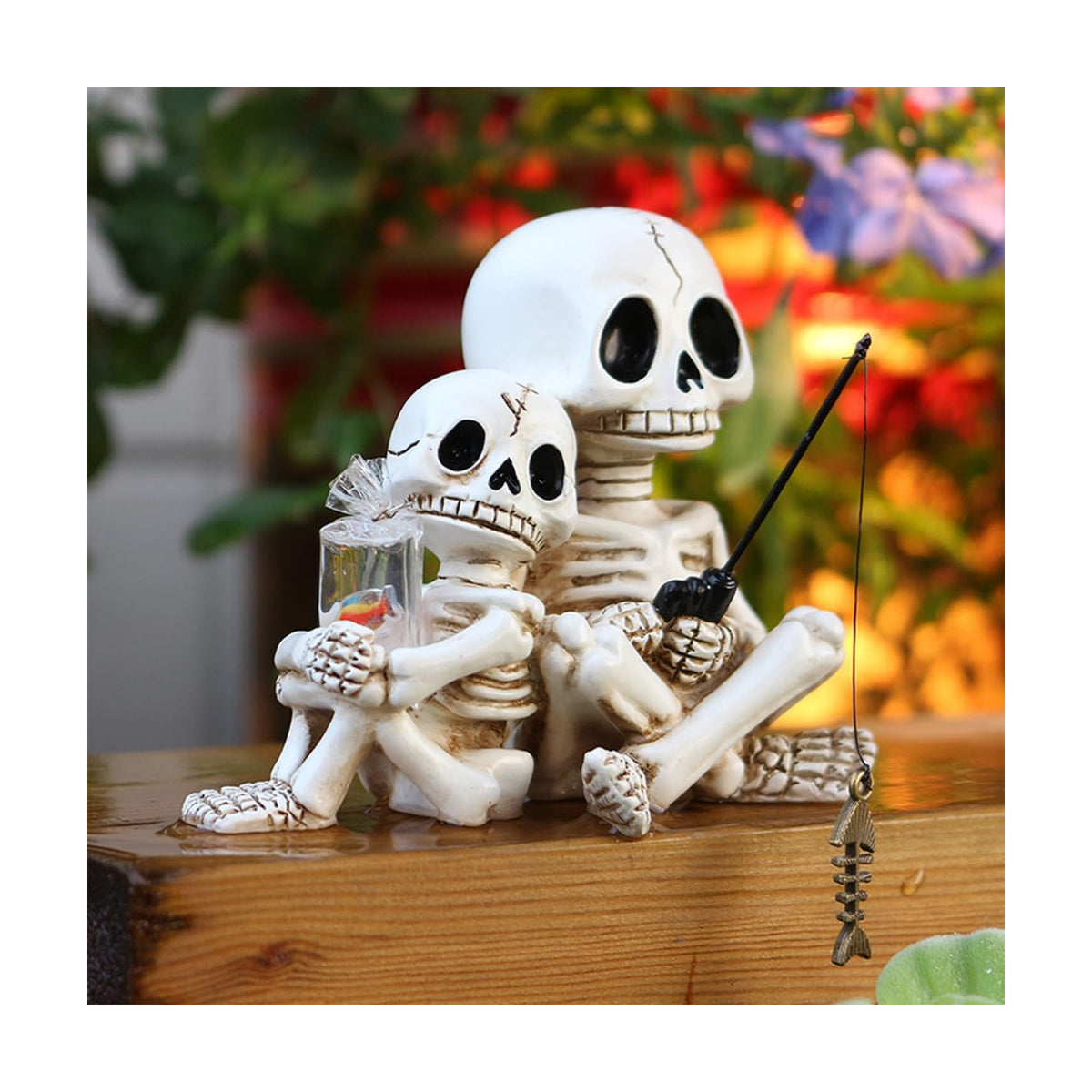 Fishing Skeleton Couple Statue Halloween Decorations, 3.54 Inch Funny Sitting Skull Figurine Shelf Sitter Resin Sculpture for Outdoor Garden Yard Lawn Pond Waterfalls Pool Ornaments