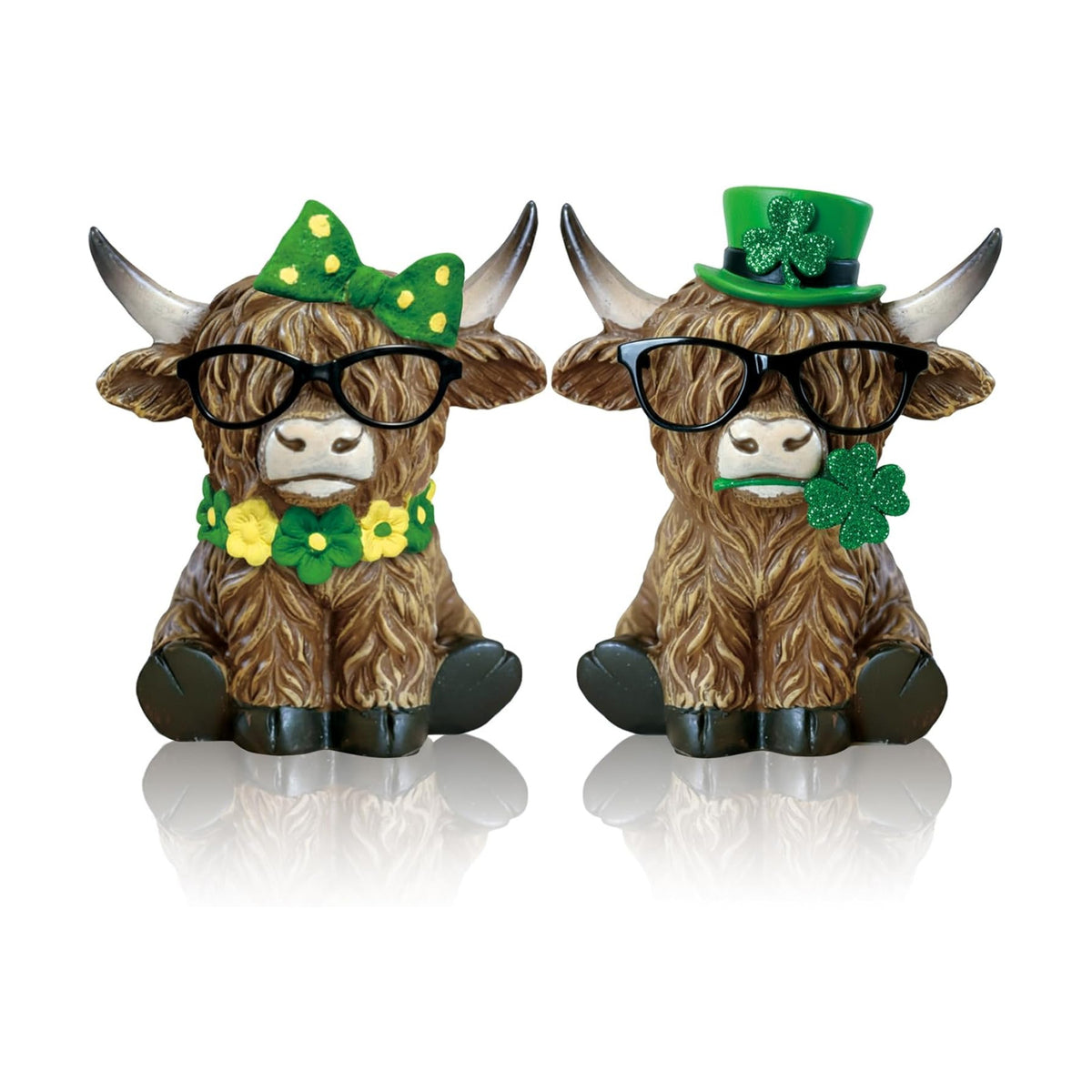 Simgoing 2 Pack St Patrick's Day Highland Cow Figurines Irish Shamrocks Gnomes Resin Leprechaun Green Highland Cow Statue Scottish Calf Lovers Gifts Table Decor for Home Office Garden Kitchen