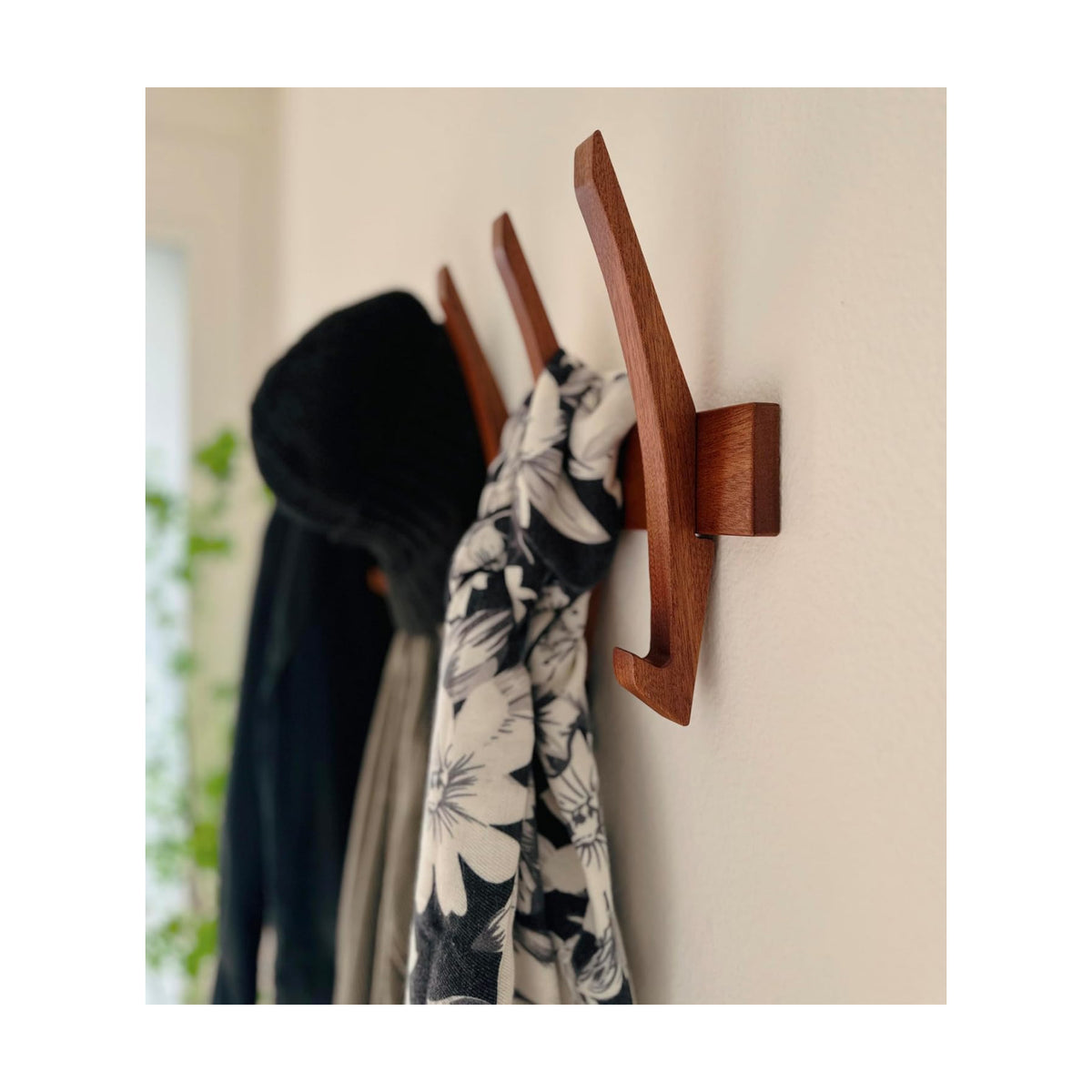 Wooden Wall Hook Rack with 5 Hooks, Solid Sapele Wood Coat Rack, Mid-Century Modern Wall Mounted Entryway Organizer