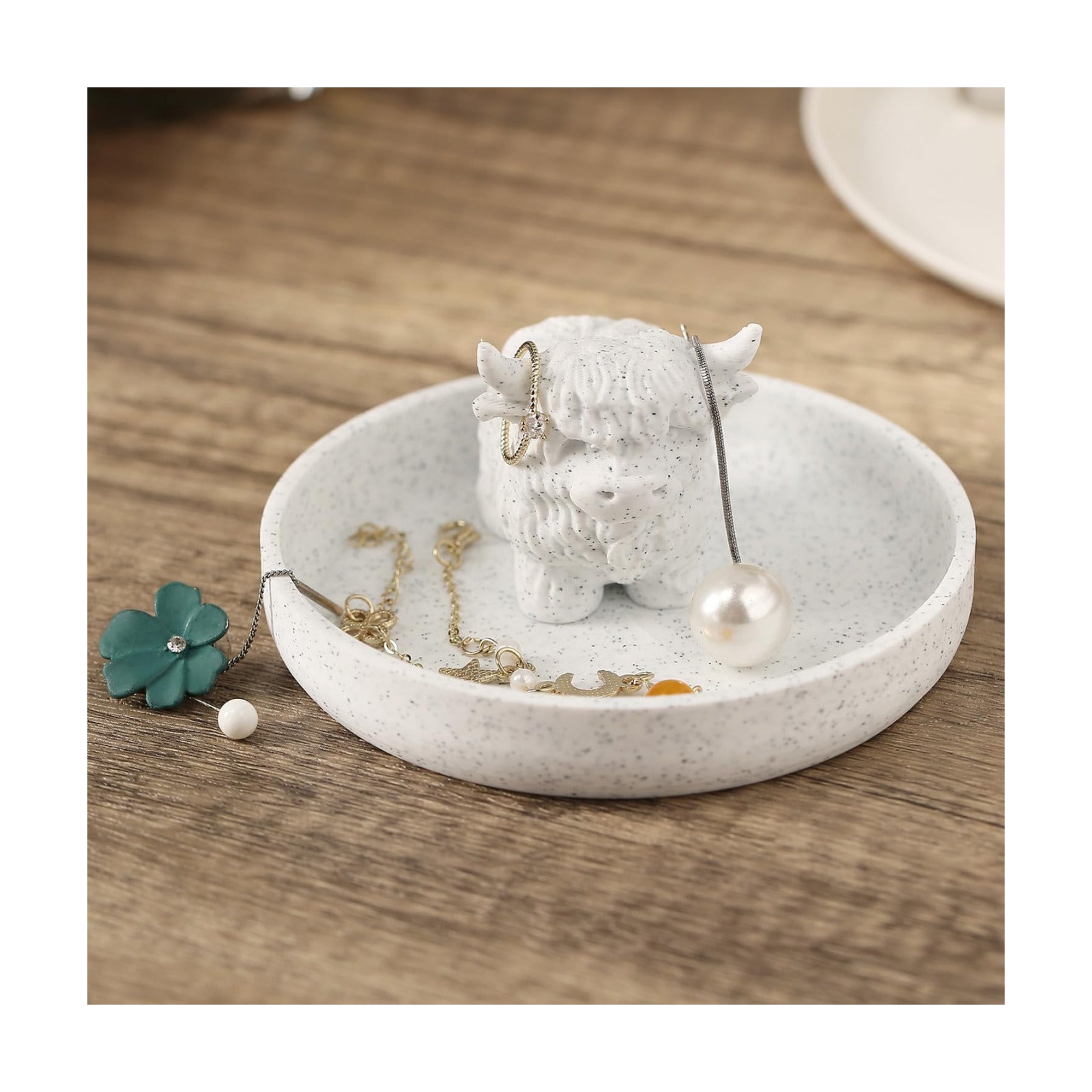 Highland Cow Ring Holder / New Highland Cow White